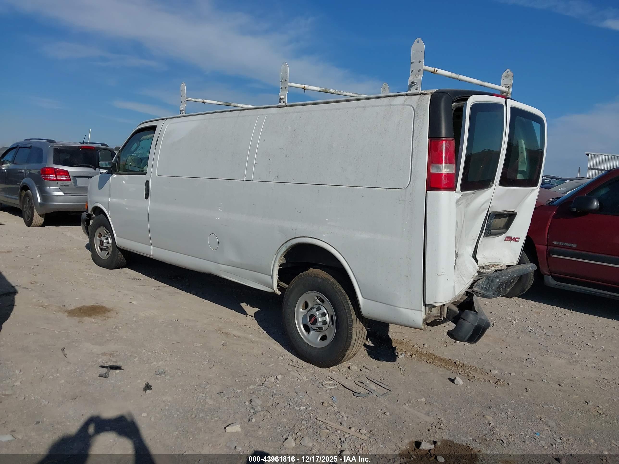 GMC SAVANA image 3