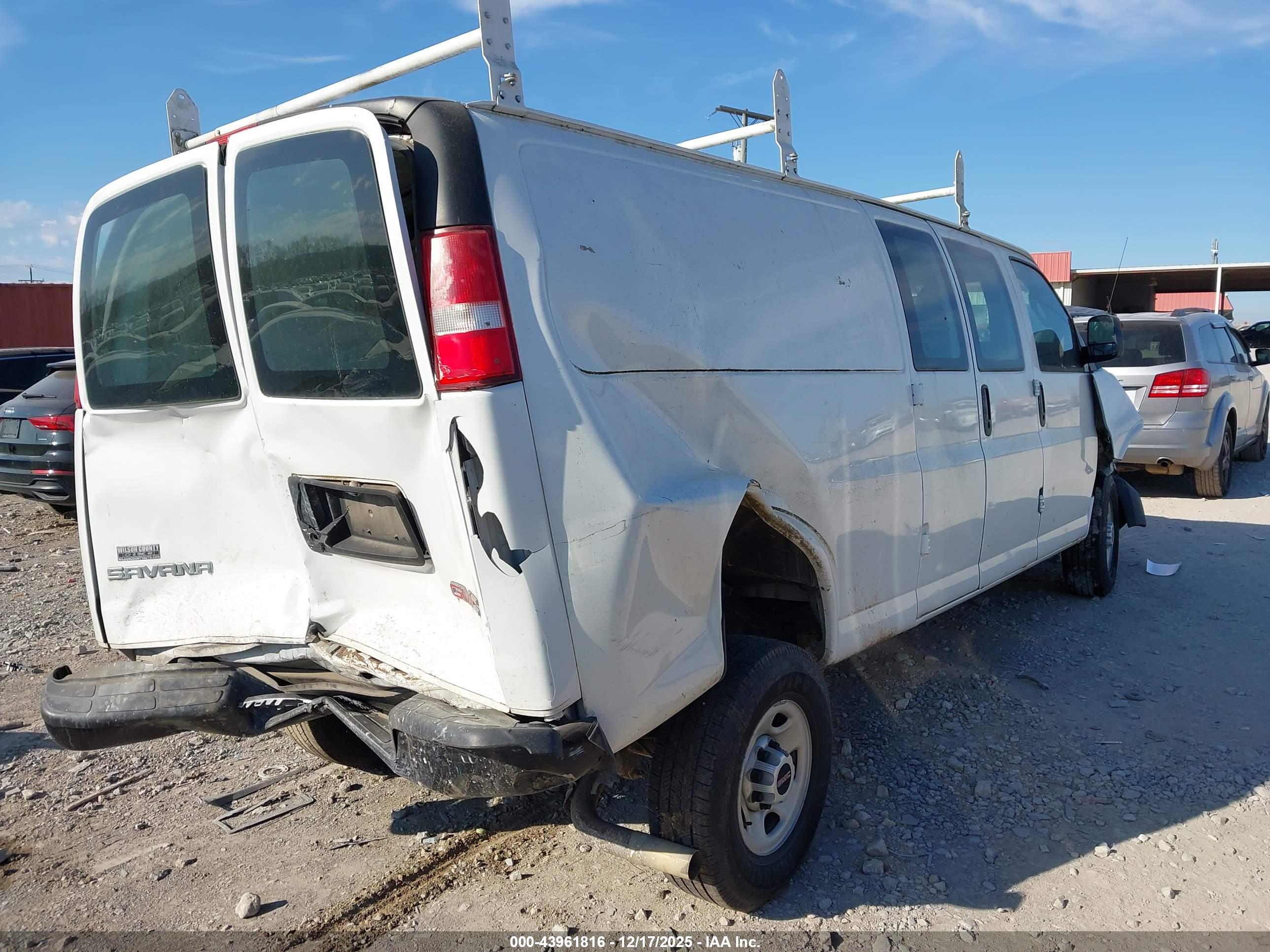 GMC SAVANA image 4