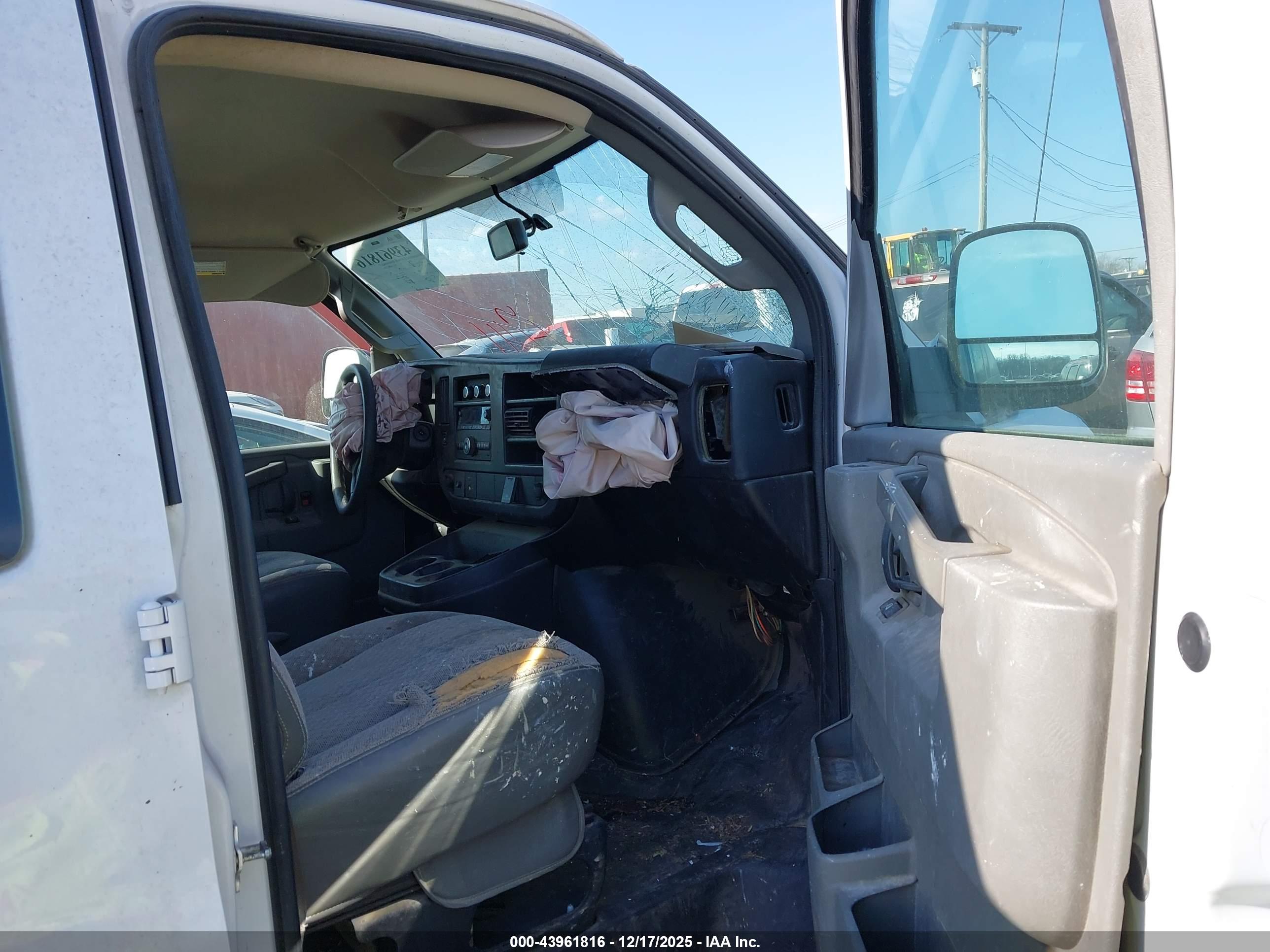 GMC SAVANA image 5
