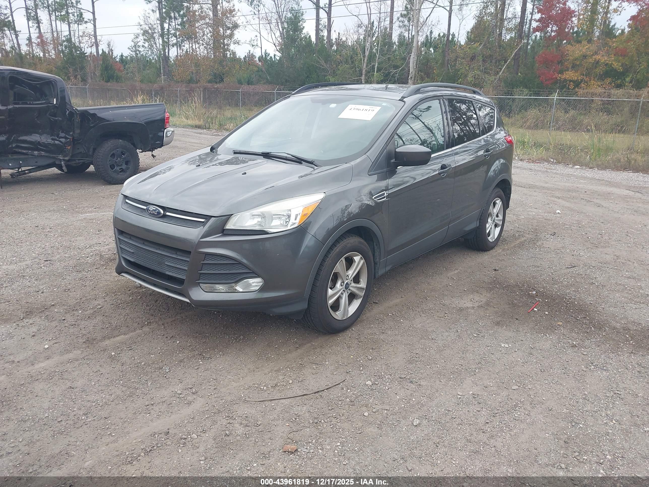 FORD ESCAPE image 2