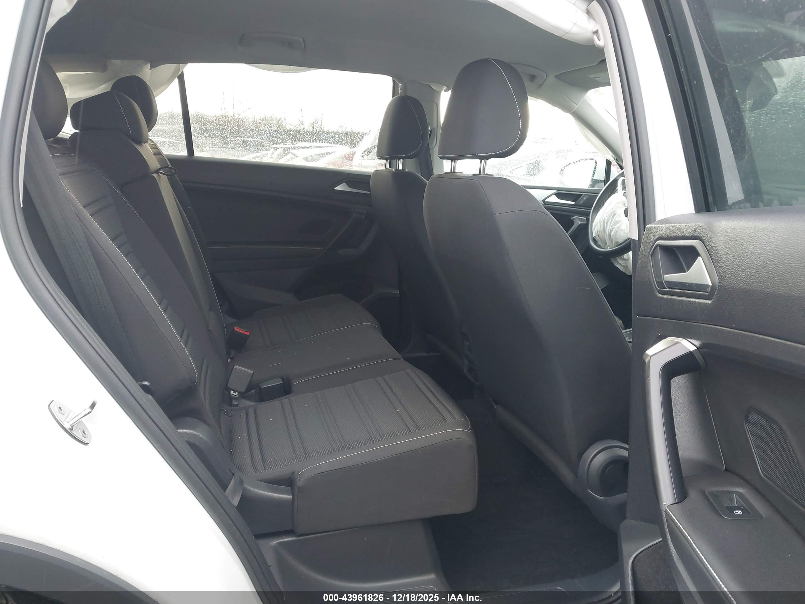 VOLKSWAGEN TIGUAN image 8