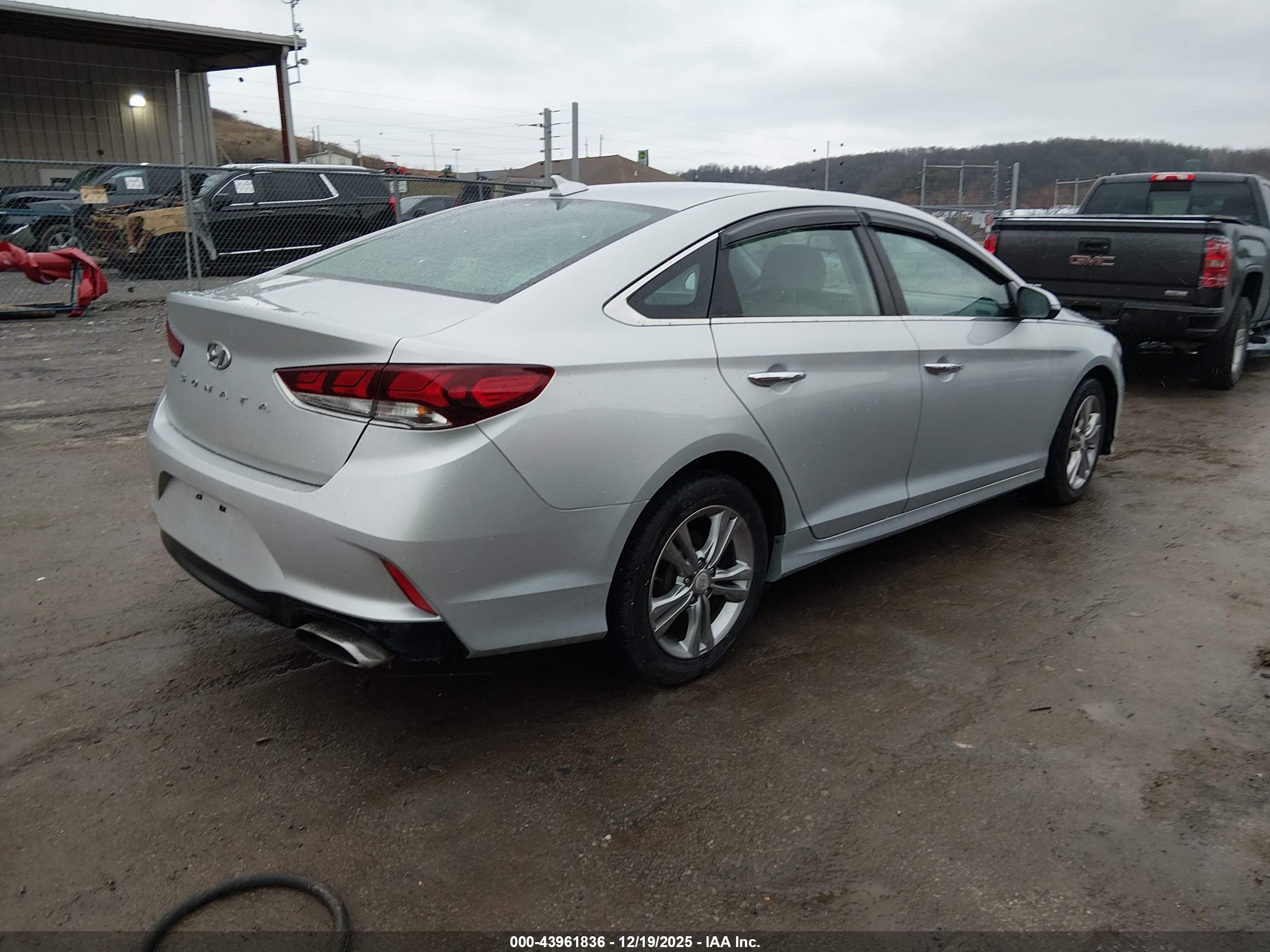 HYUNDAI SONATA image 4