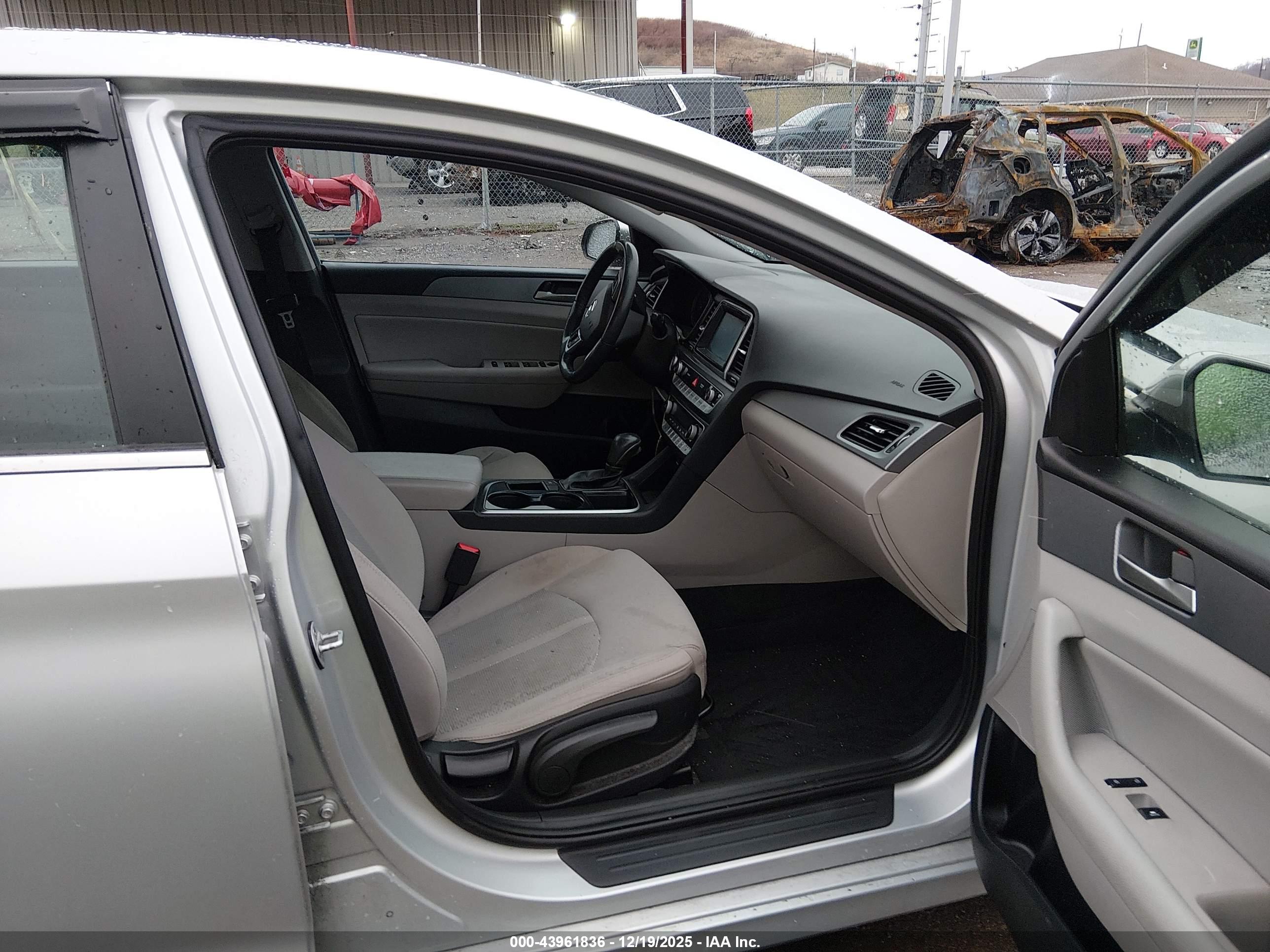 HYUNDAI SONATA image 5