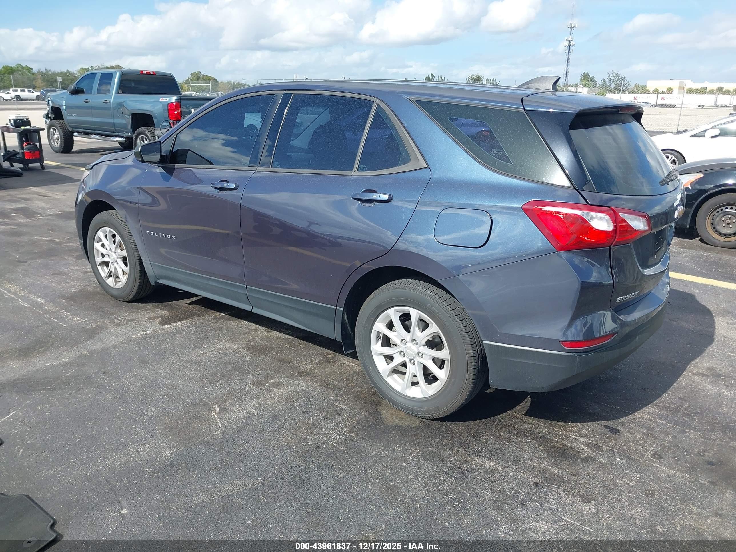 CHEVROLET EQUINOX image 3