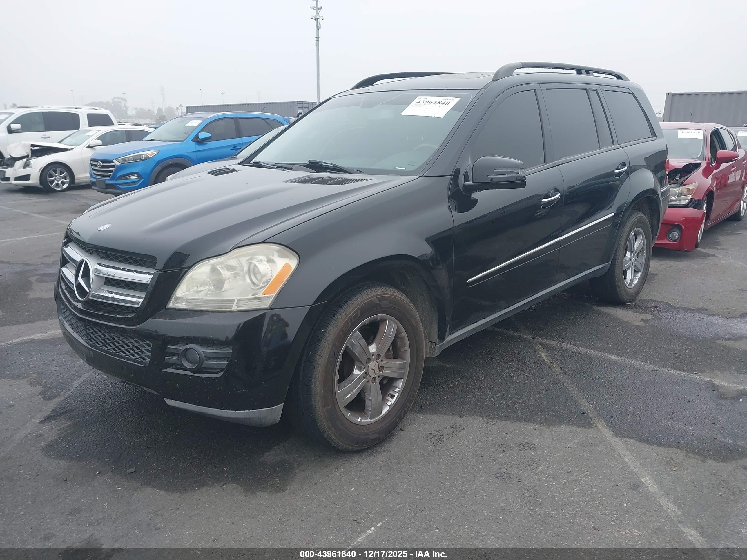 MERCEDES-BENZ GL image 2