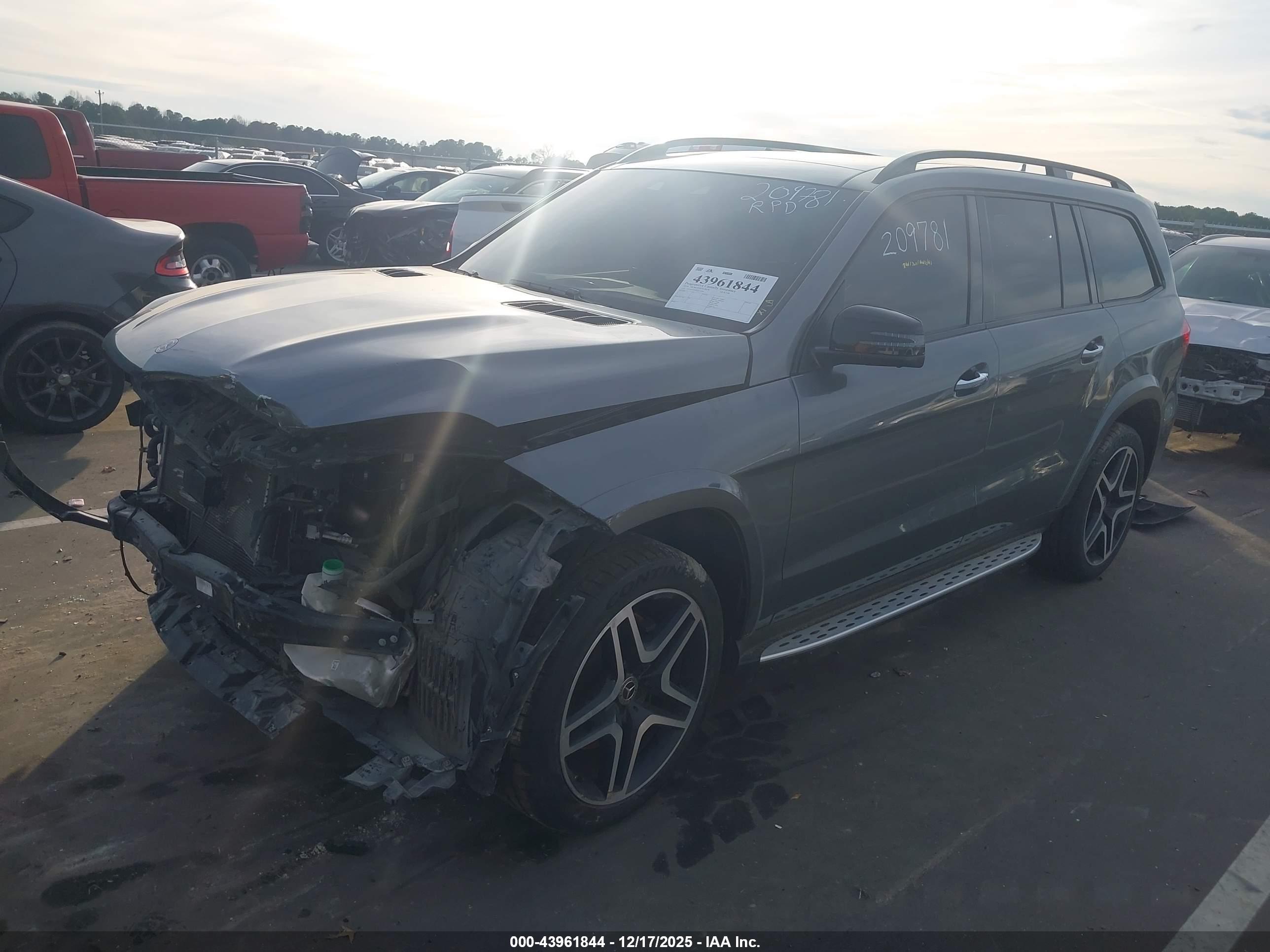 MERCEDES-BENZ GLS image 2