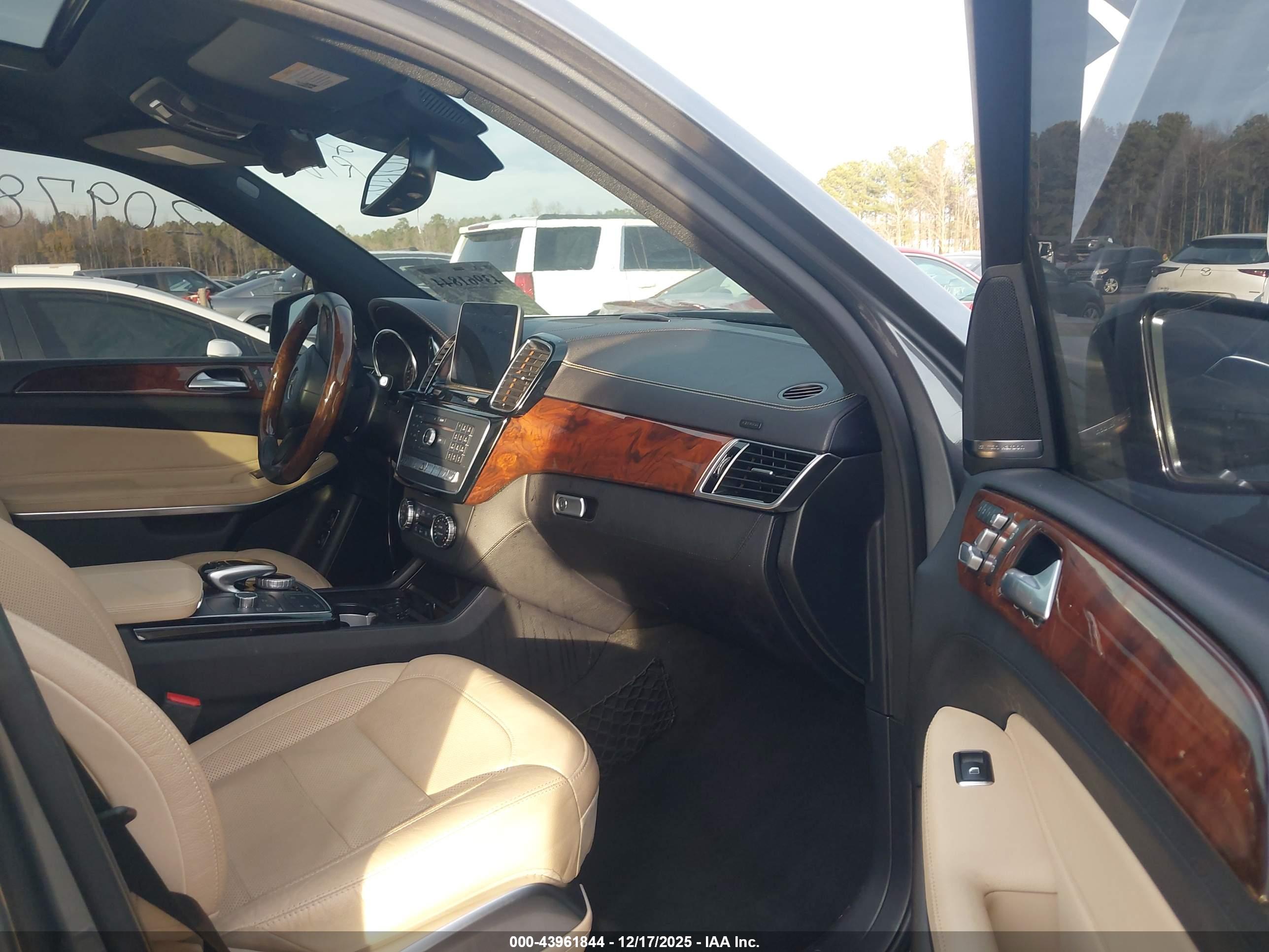 MERCEDES-BENZ GLS image 5