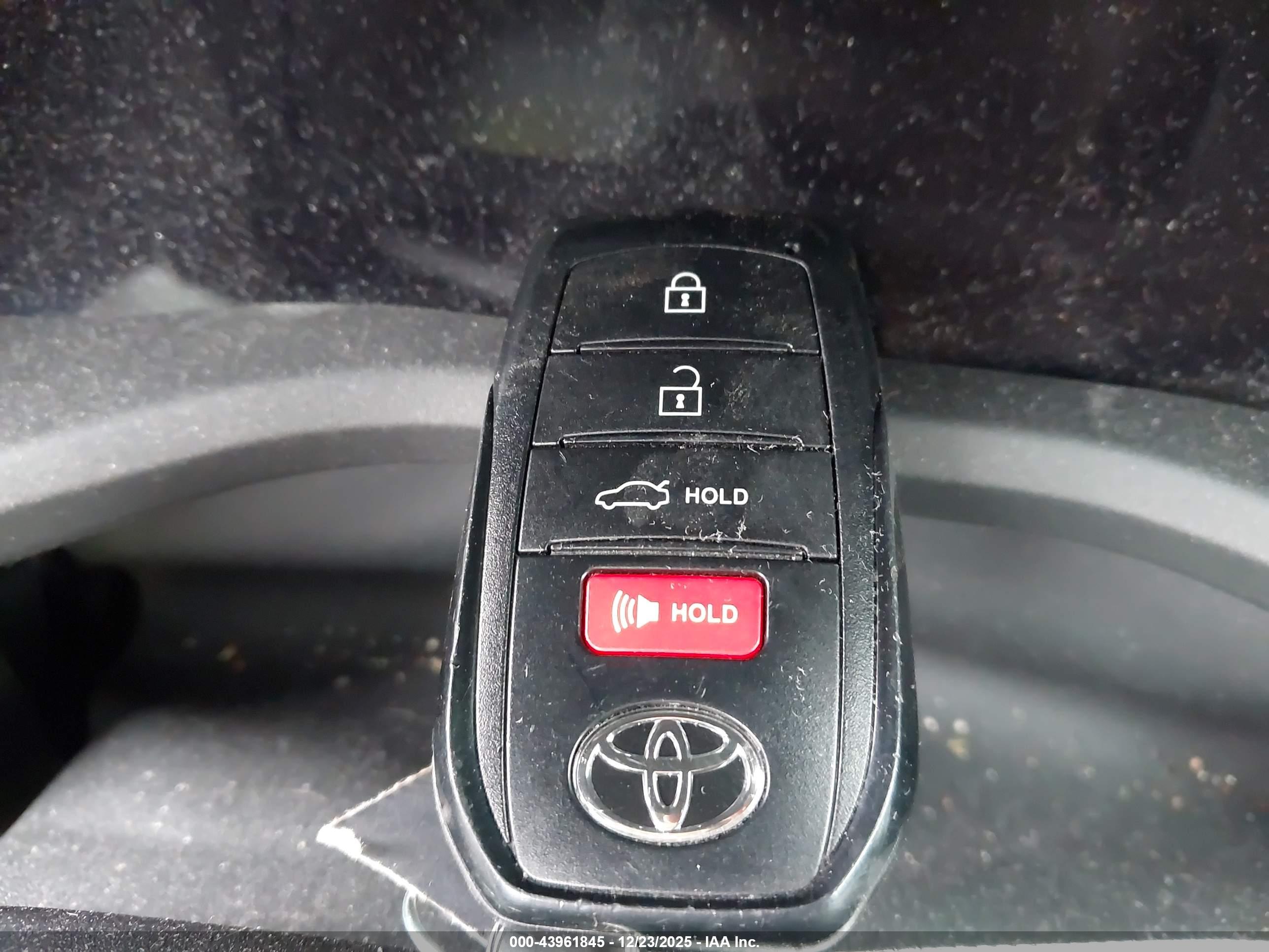TOYOTA CAMRY image 11