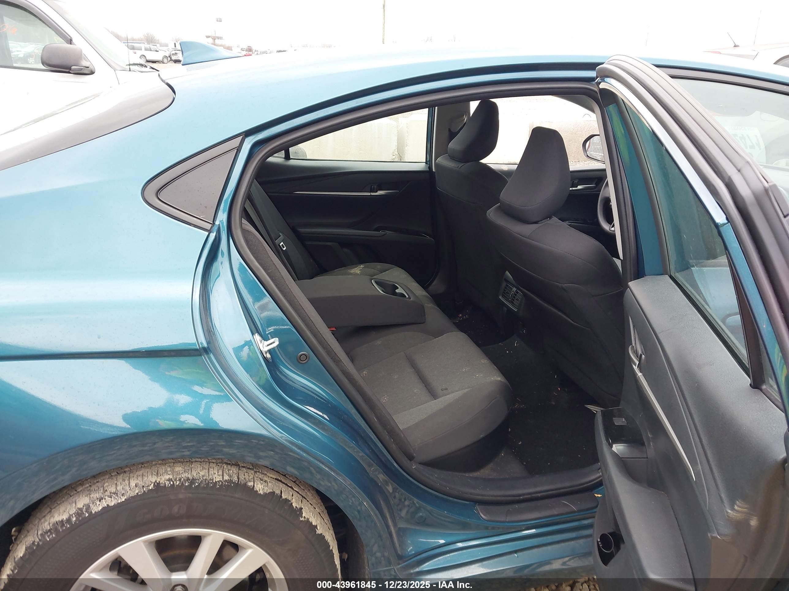 TOYOTA CAMRY image 8