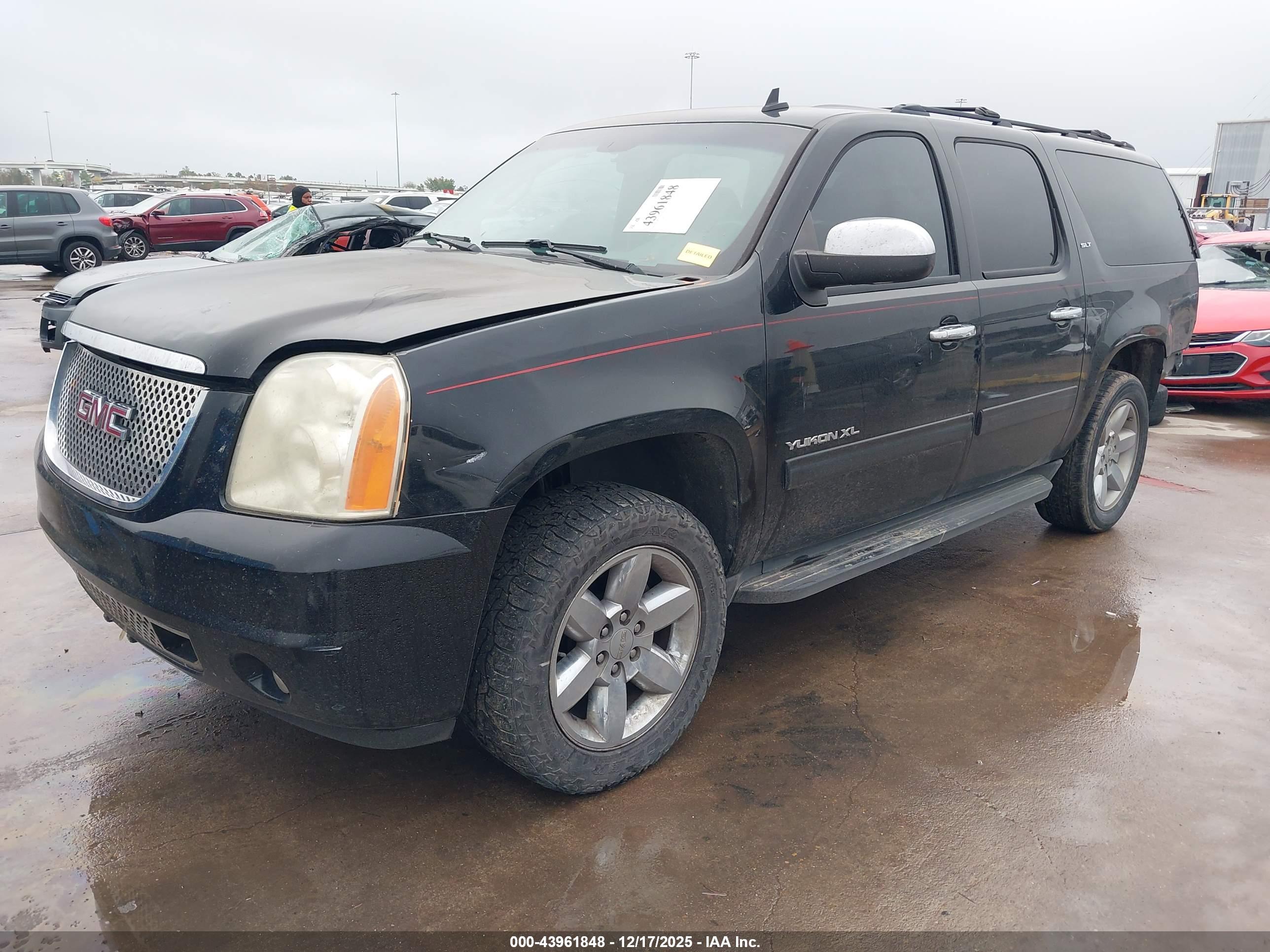 GMC YUKON image 2