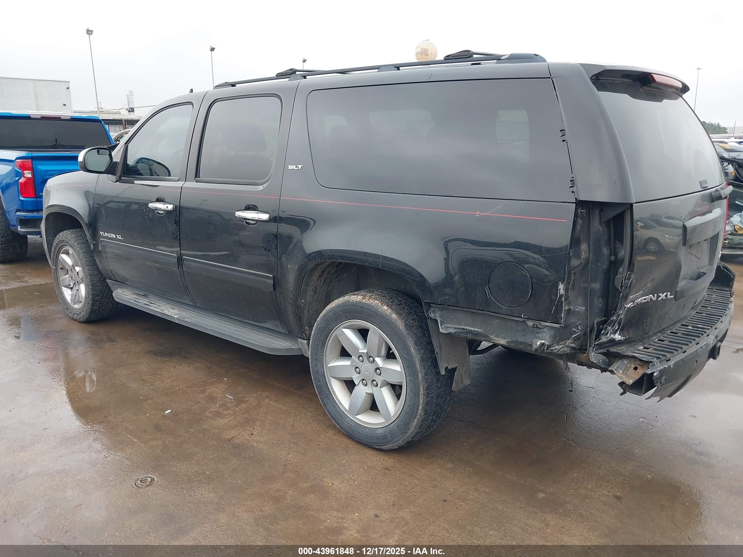 GMC YUKON image 3