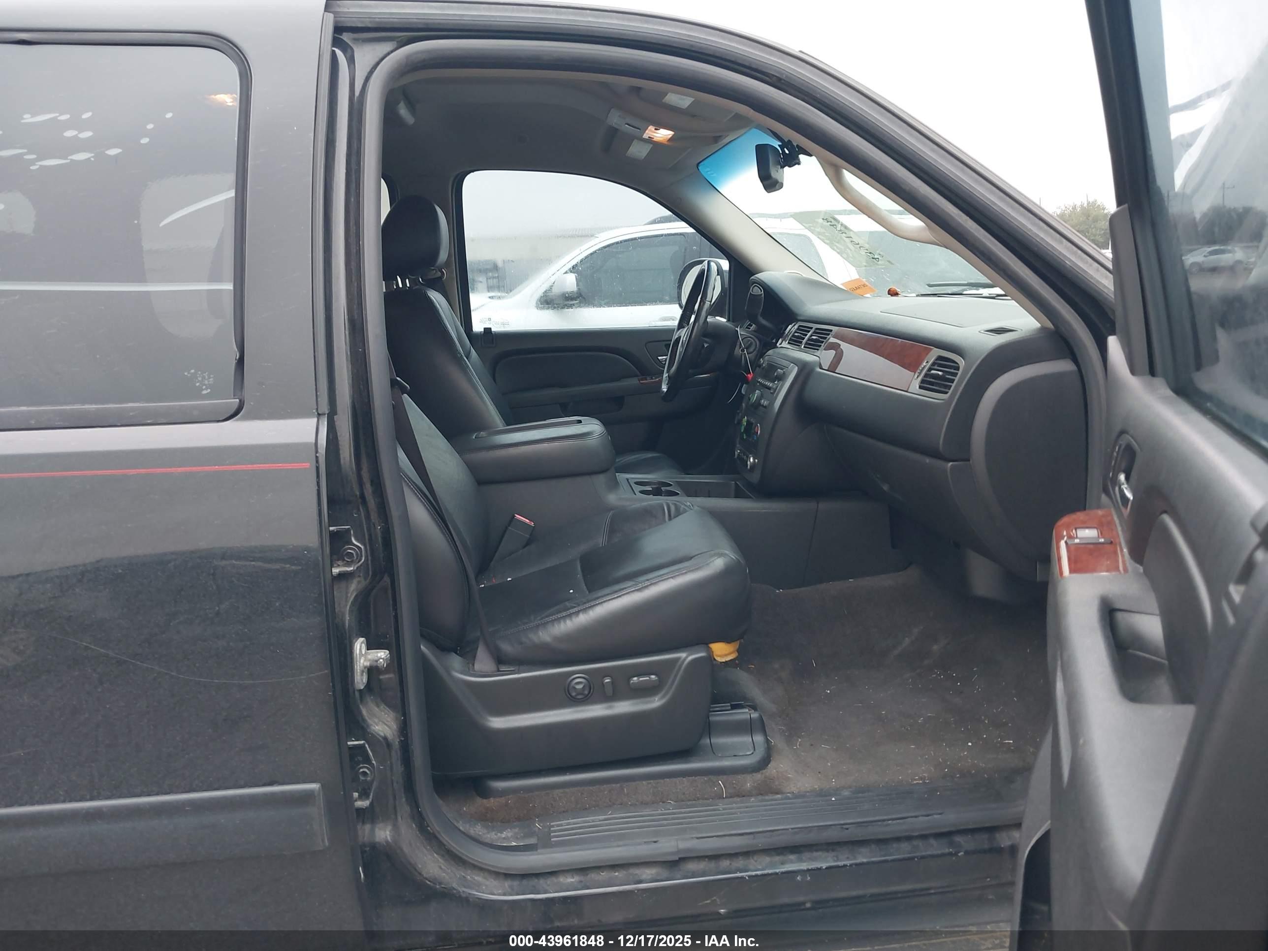GMC YUKON image 5