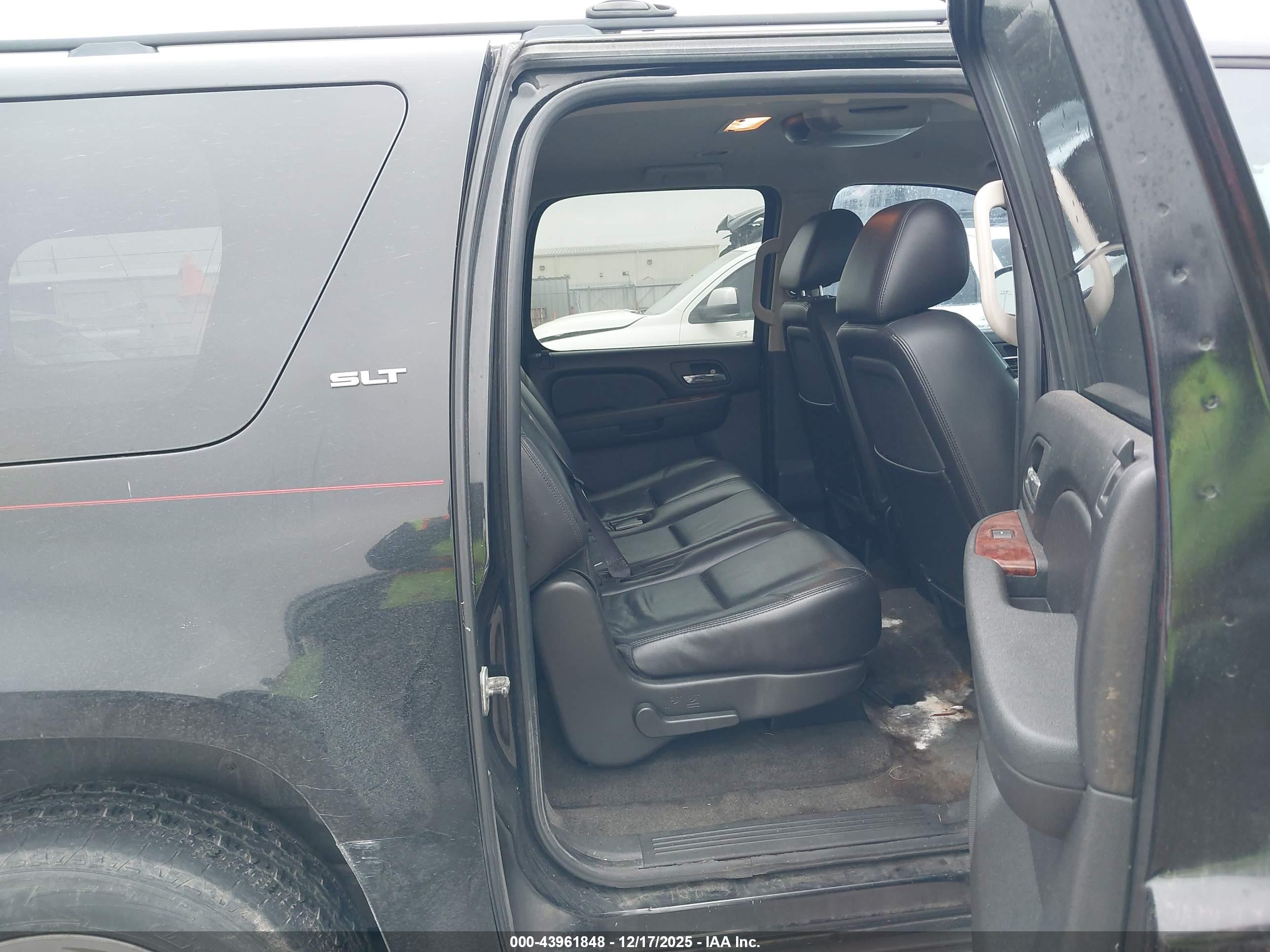GMC YUKON image 8