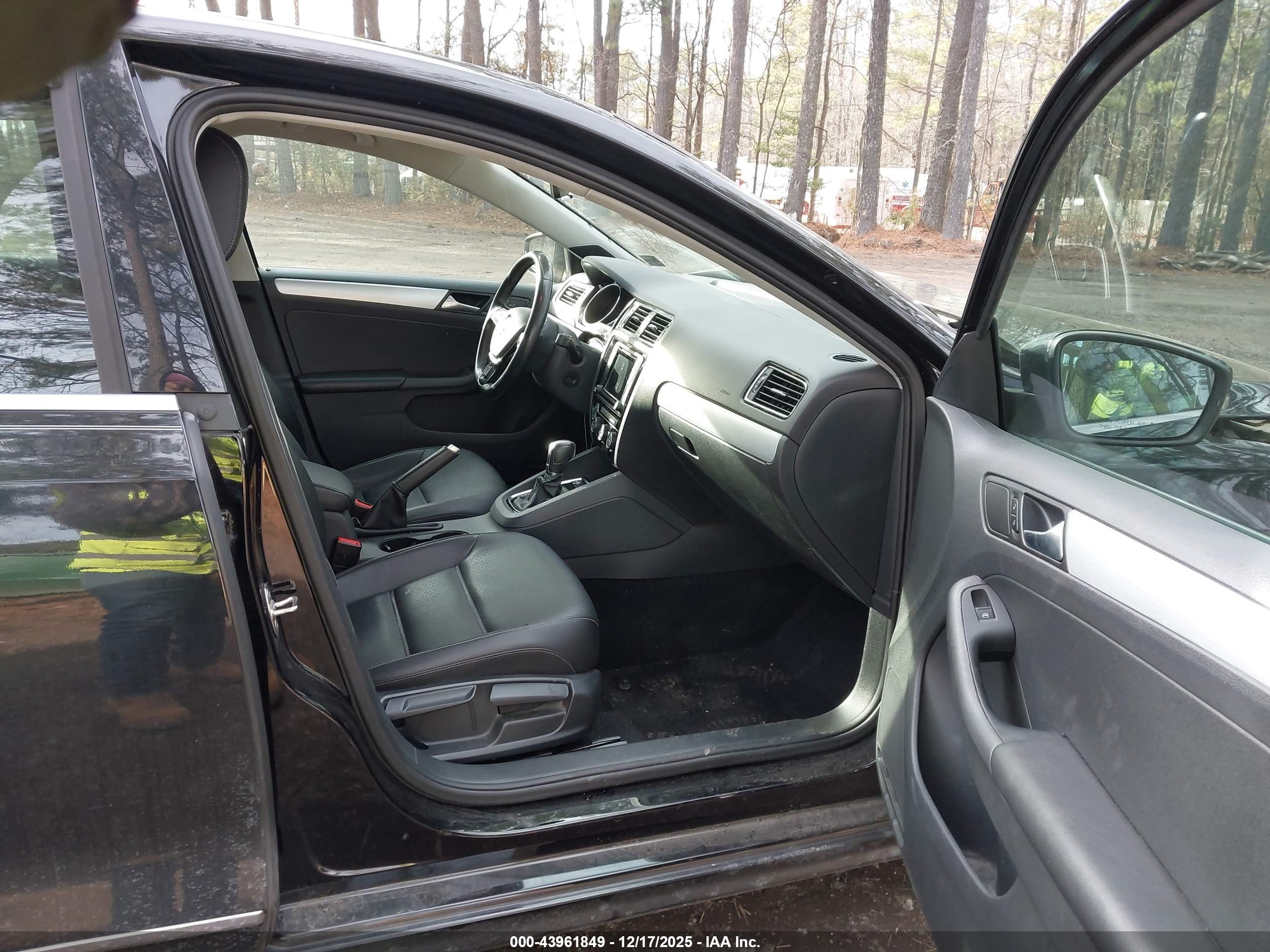 VOLKSWAGEN JETTA image 5