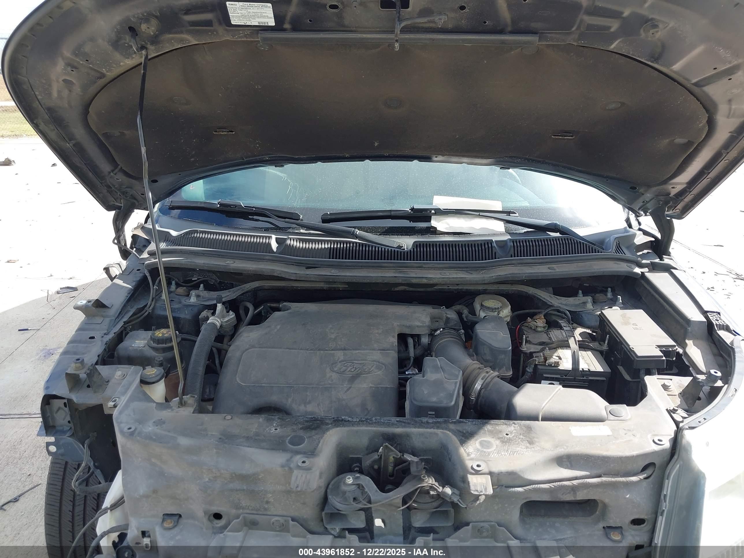 FORD EXPLORER image 10