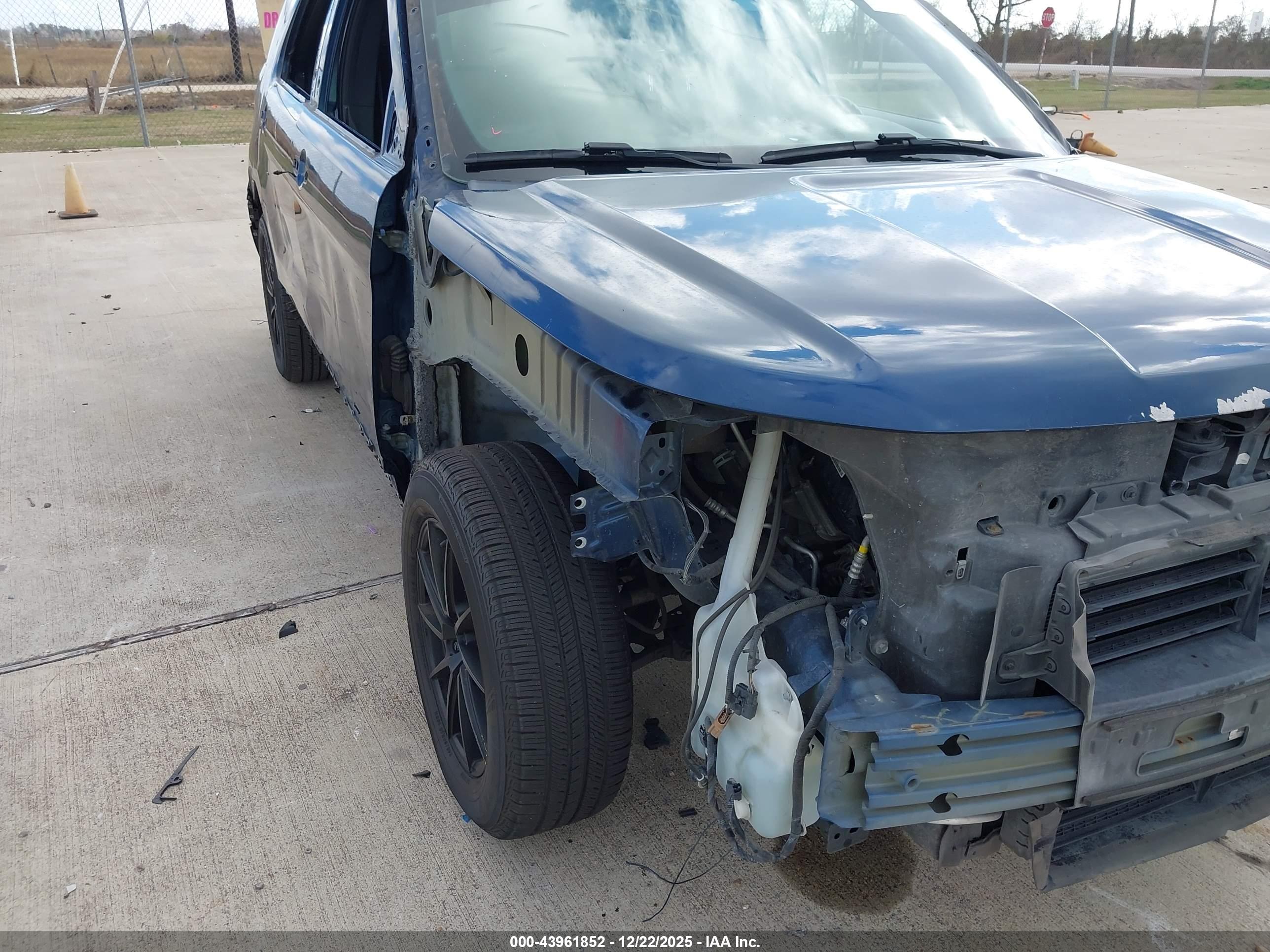 FORD EXPLORER image 6