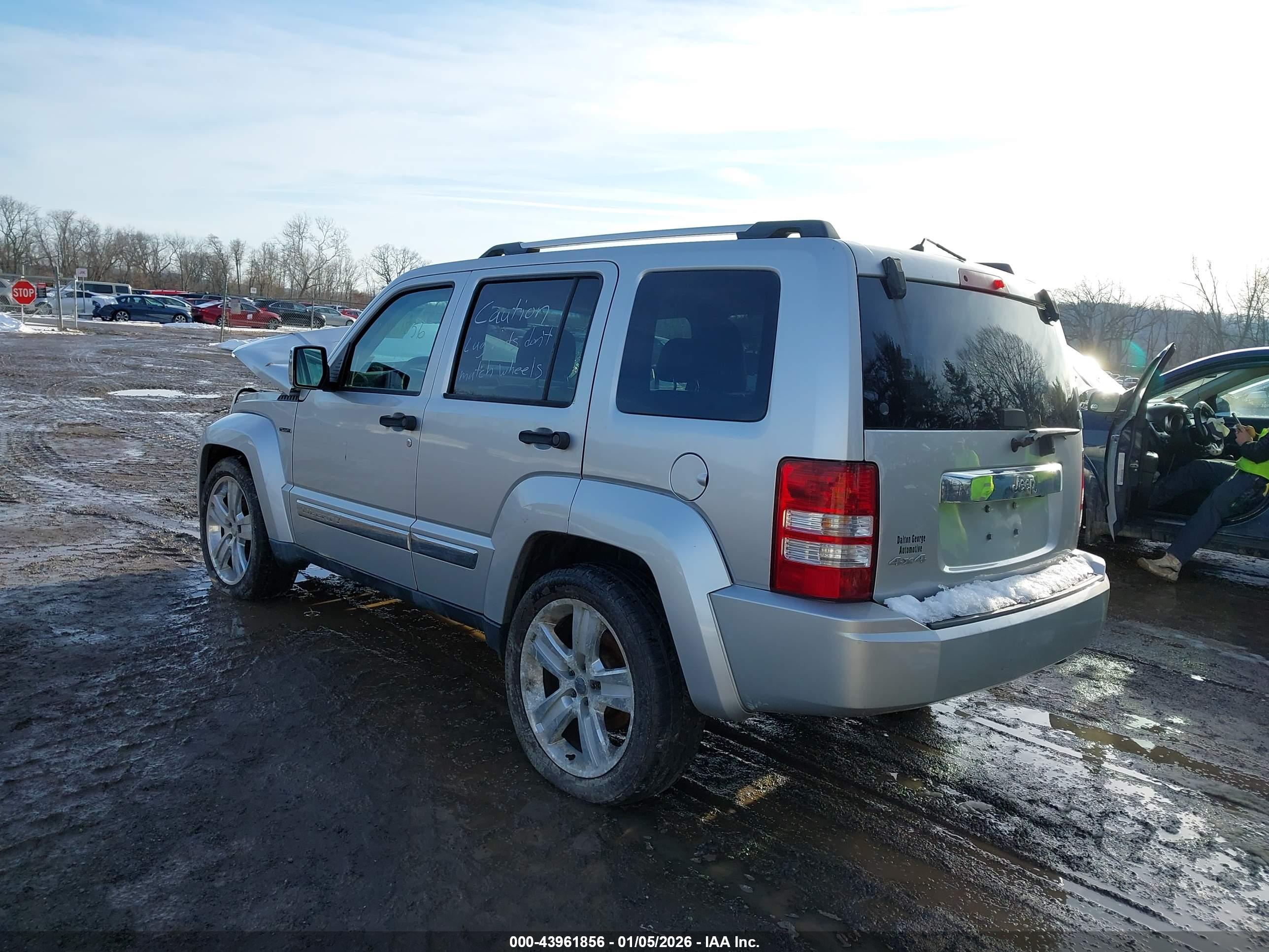 JEEP LIBERTY image 3