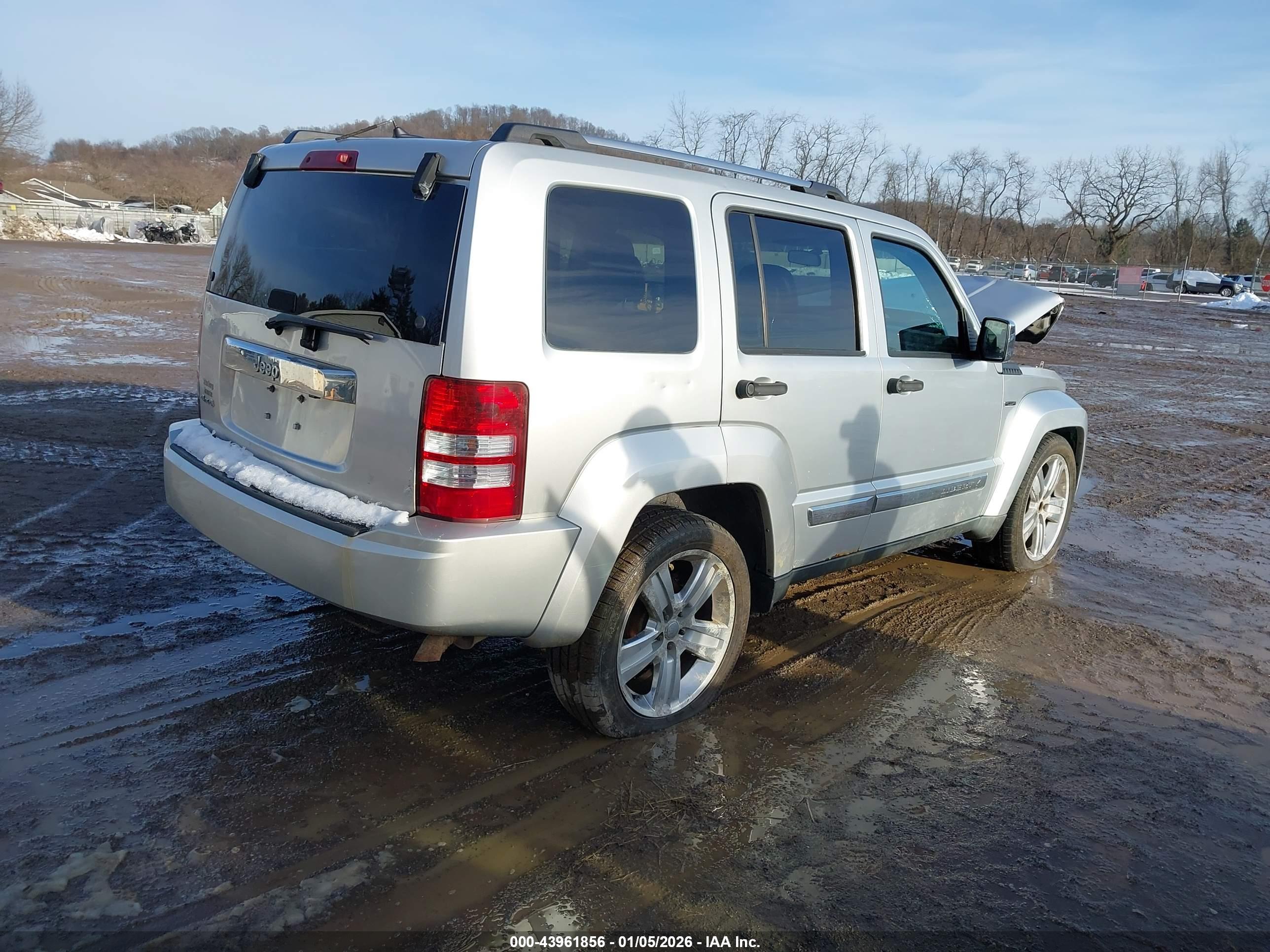 JEEP LIBERTY image 4
