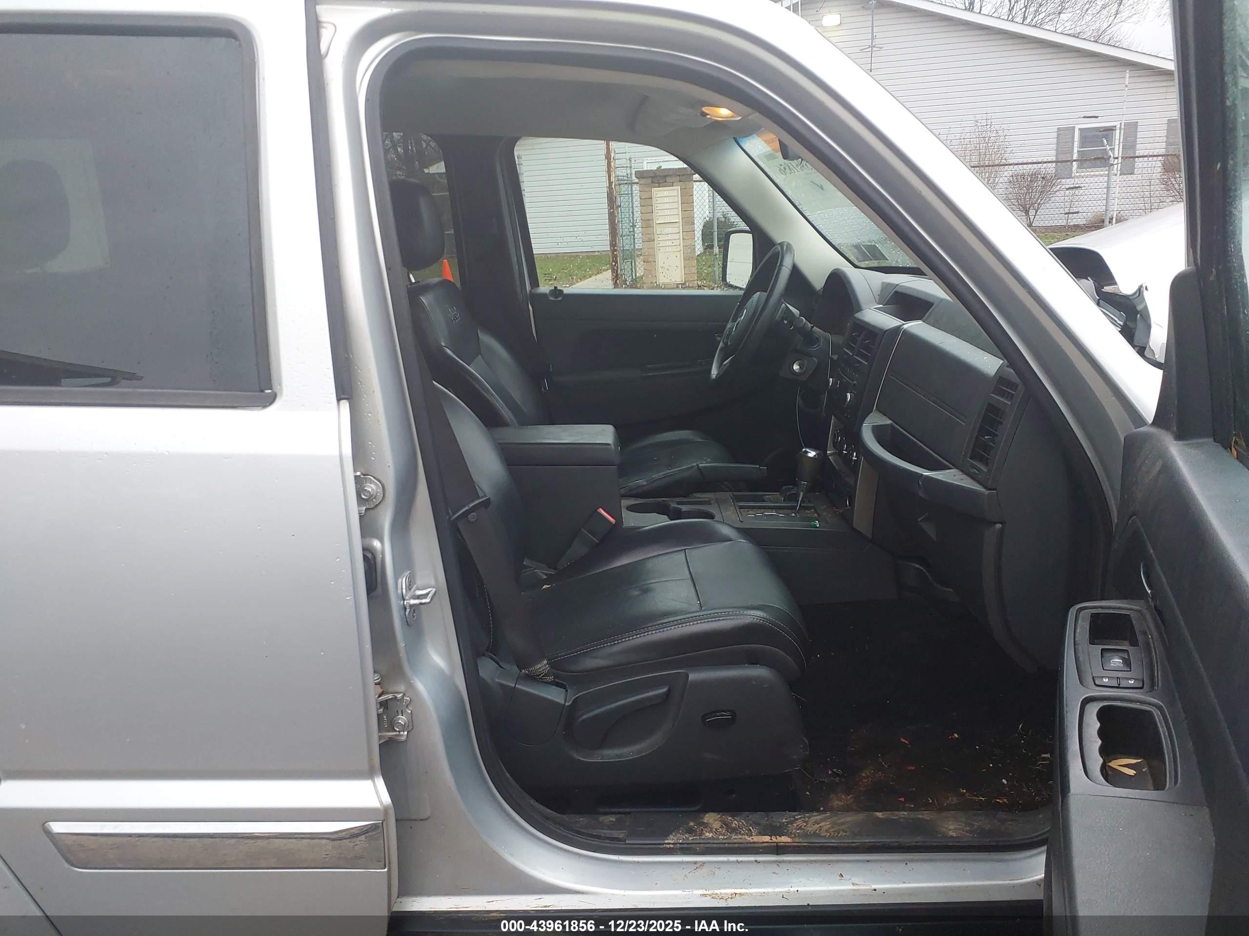 JEEP LIBERTY image 5