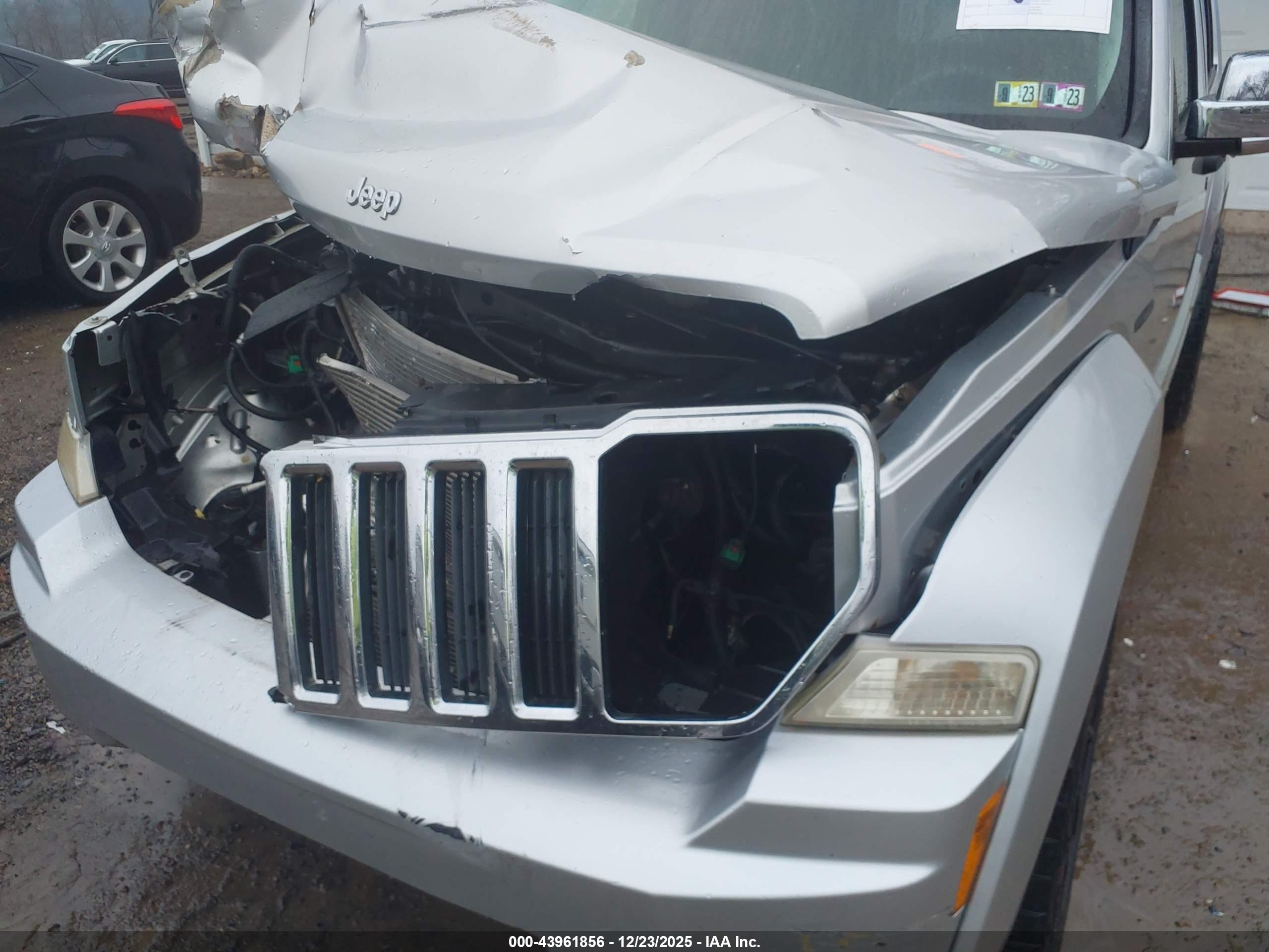 JEEP LIBERTY image 6
