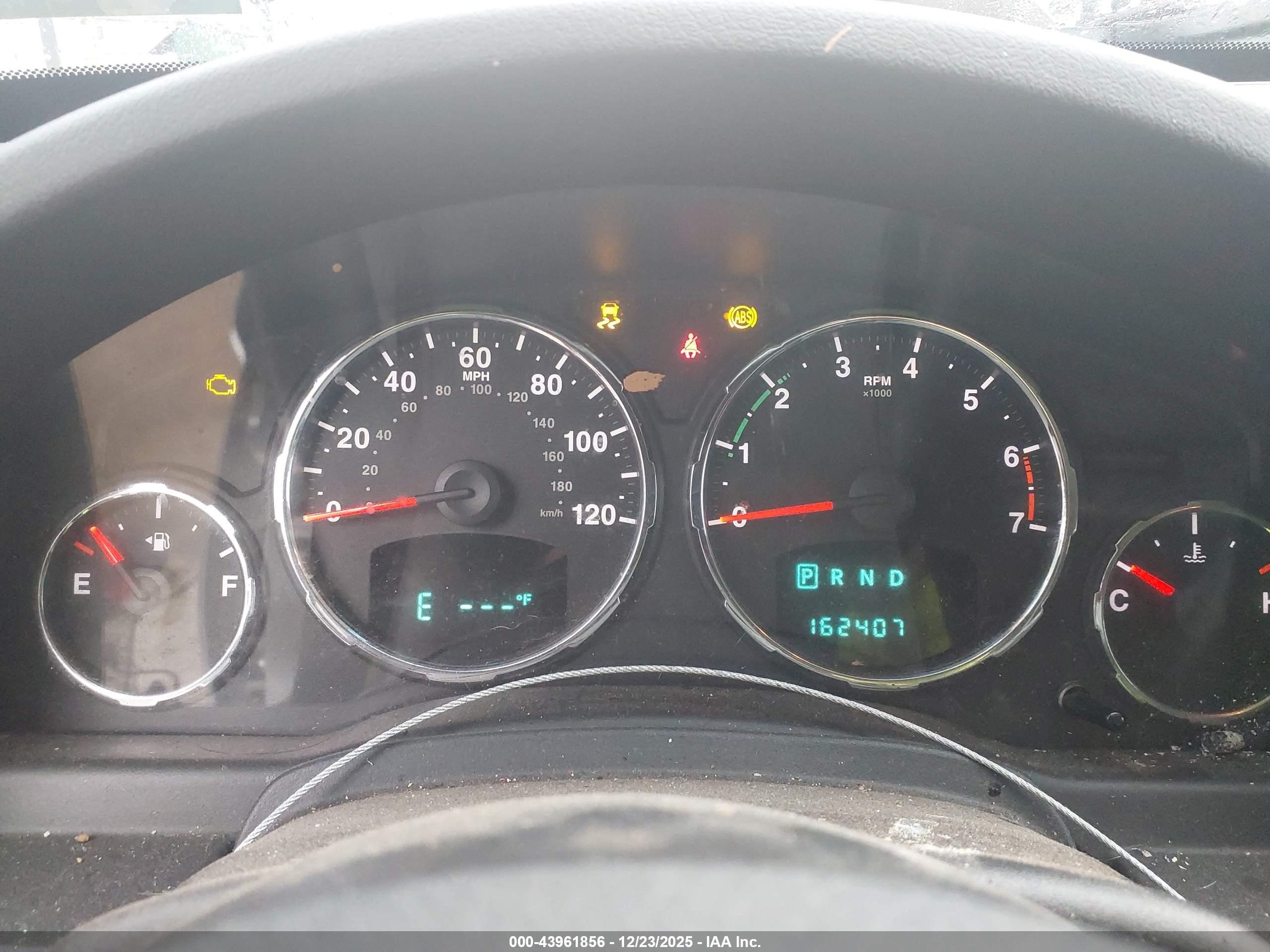 JEEP LIBERTY image 7