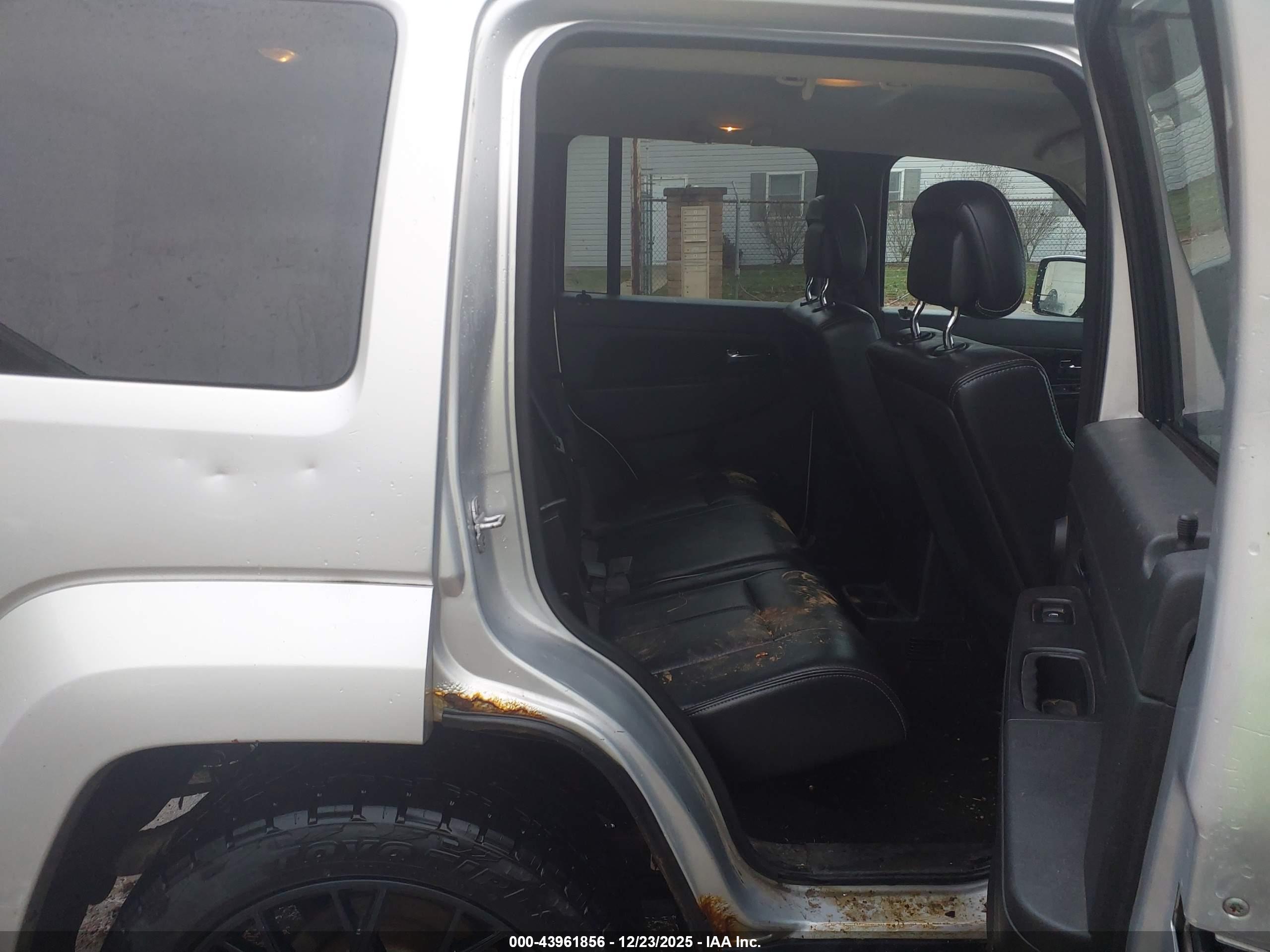 JEEP LIBERTY image 8
