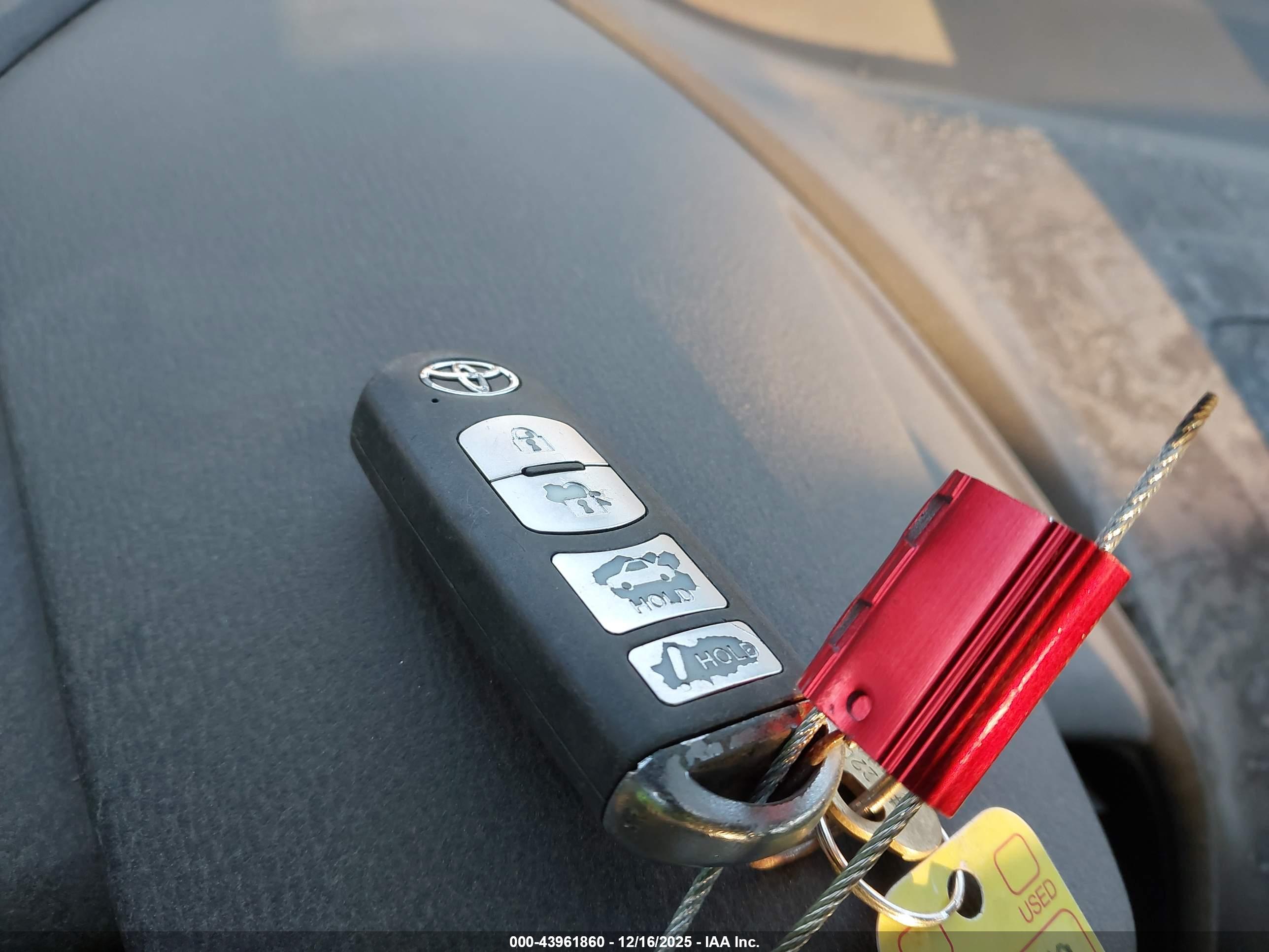 TOYOTA YARIS image 11