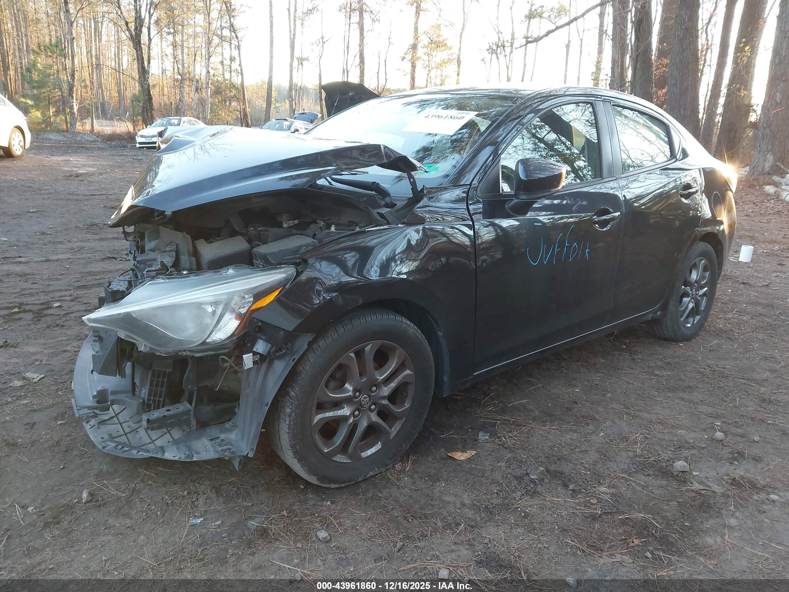 TOYOTA YARIS image 2