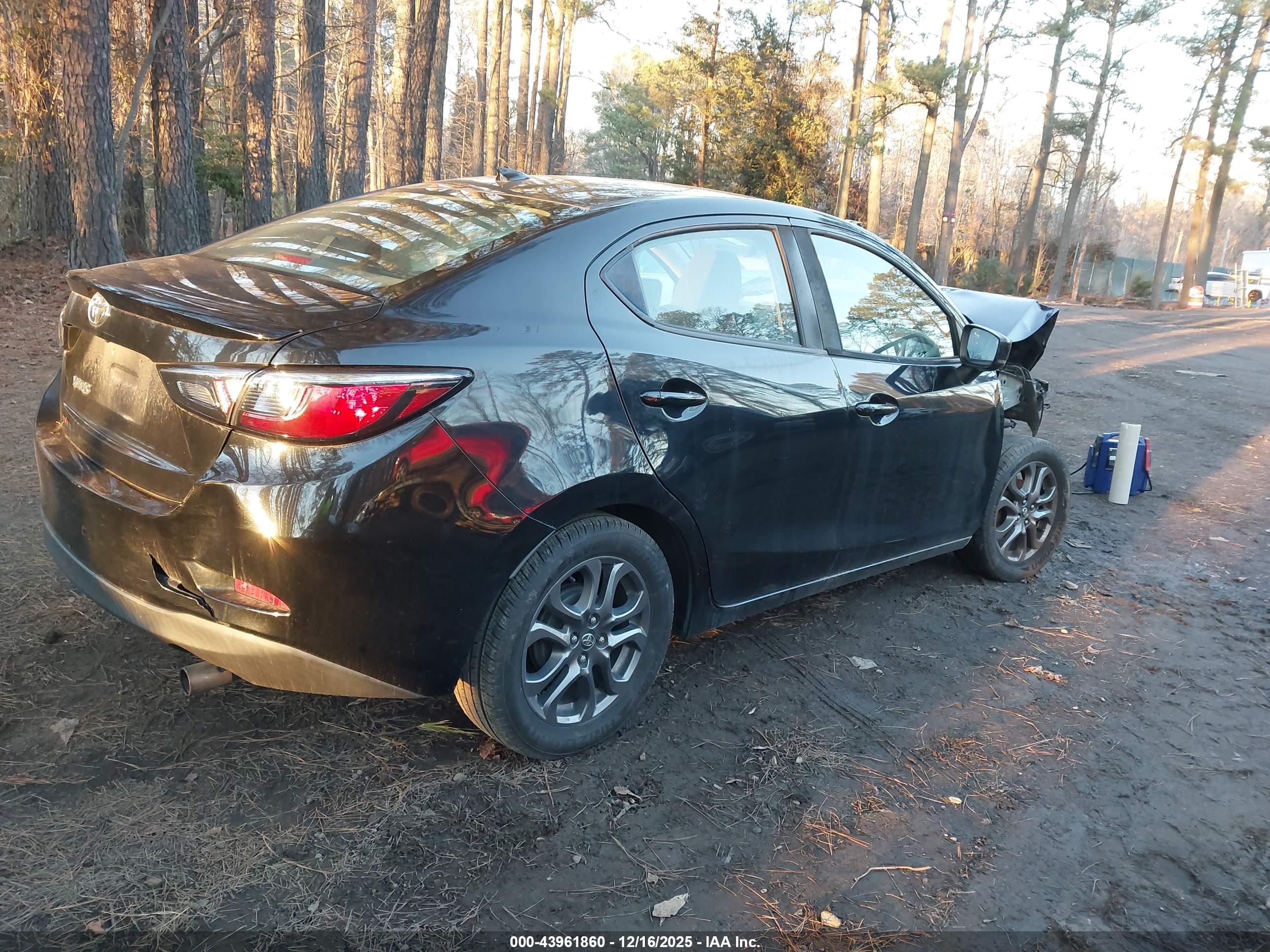 TOYOTA YARIS image 4