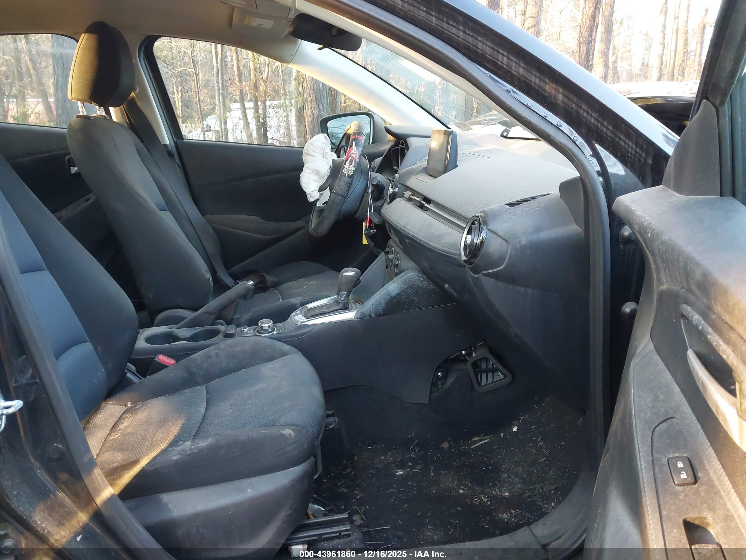 TOYOTA YARIS image 5