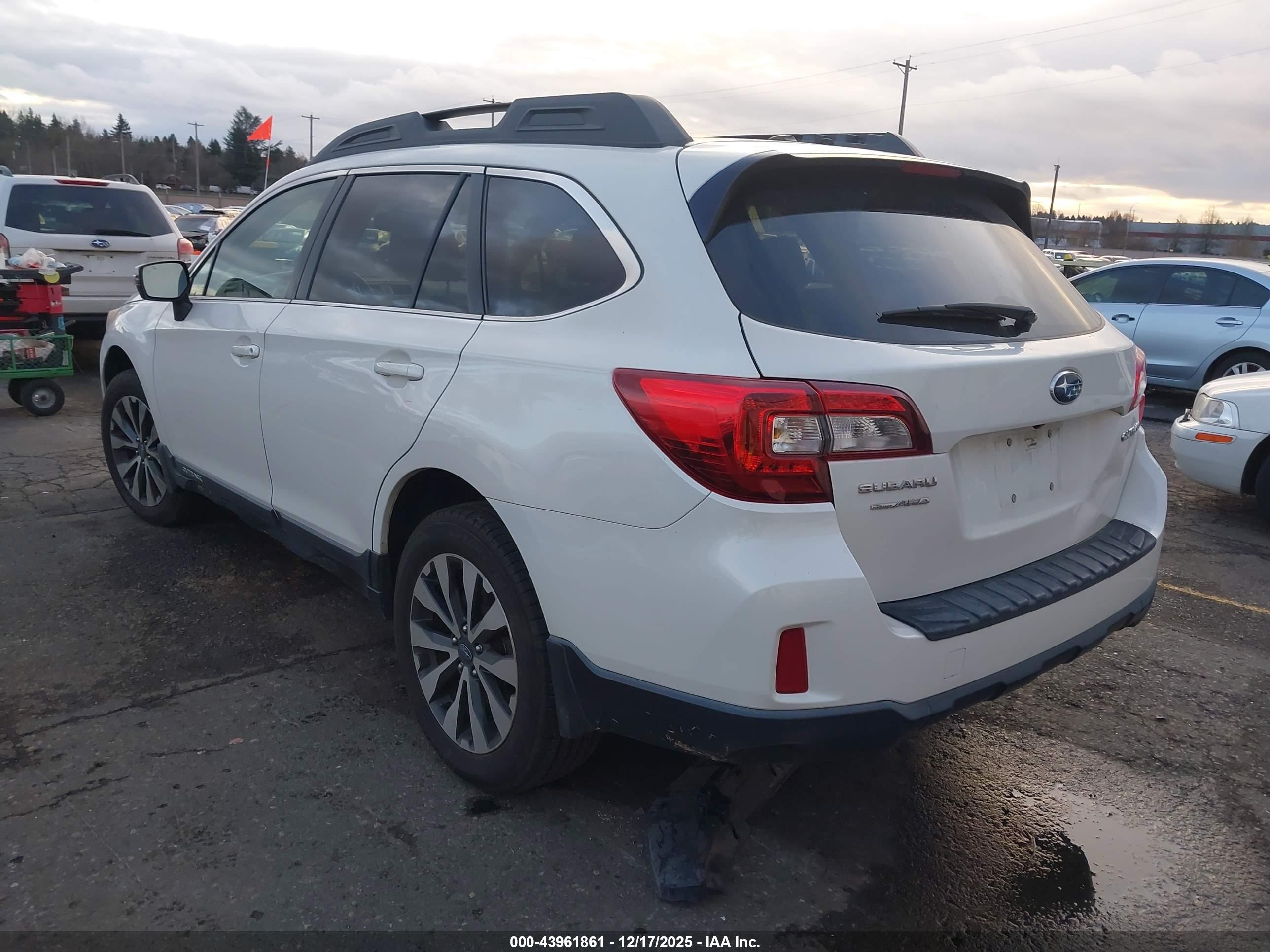 SUBARU OUTBACK image 3