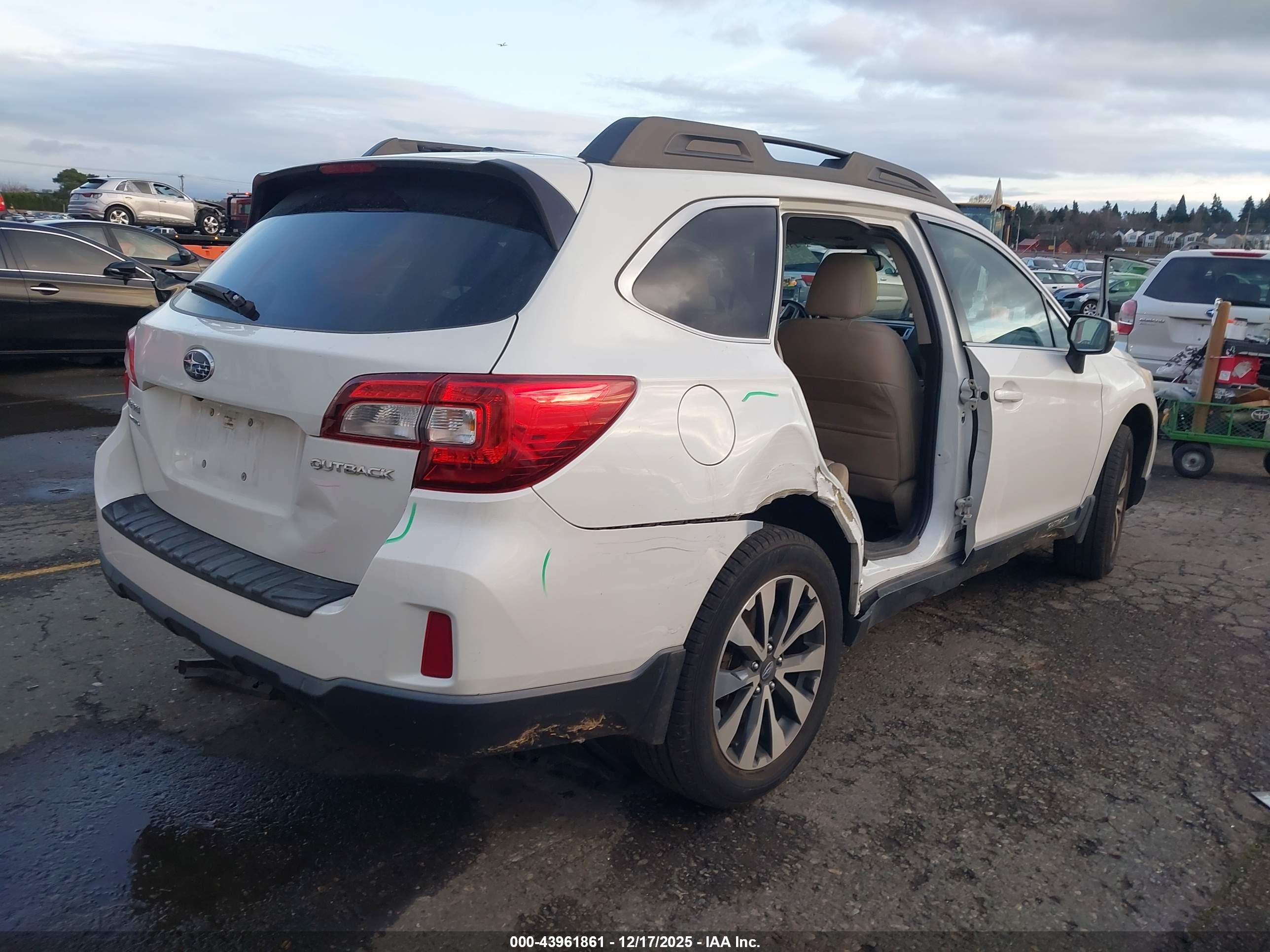 SUBARU OUTBACK image 4