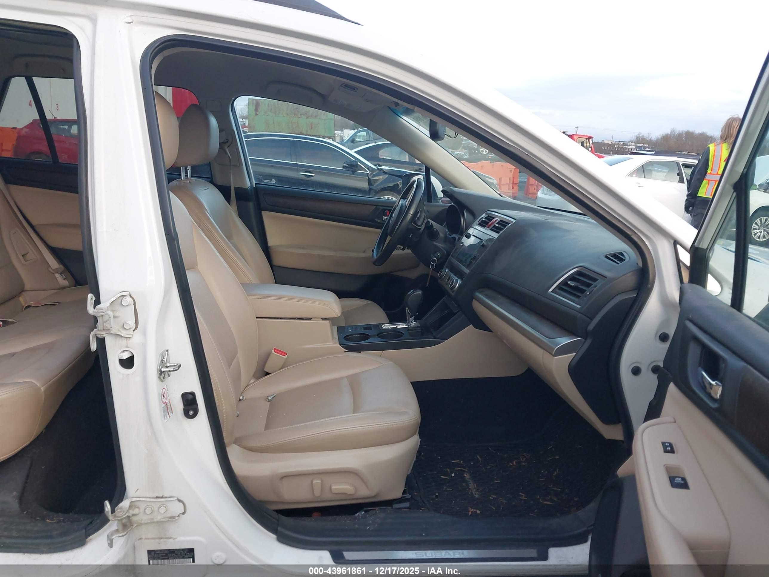 SUBARU OUTBACK image 5