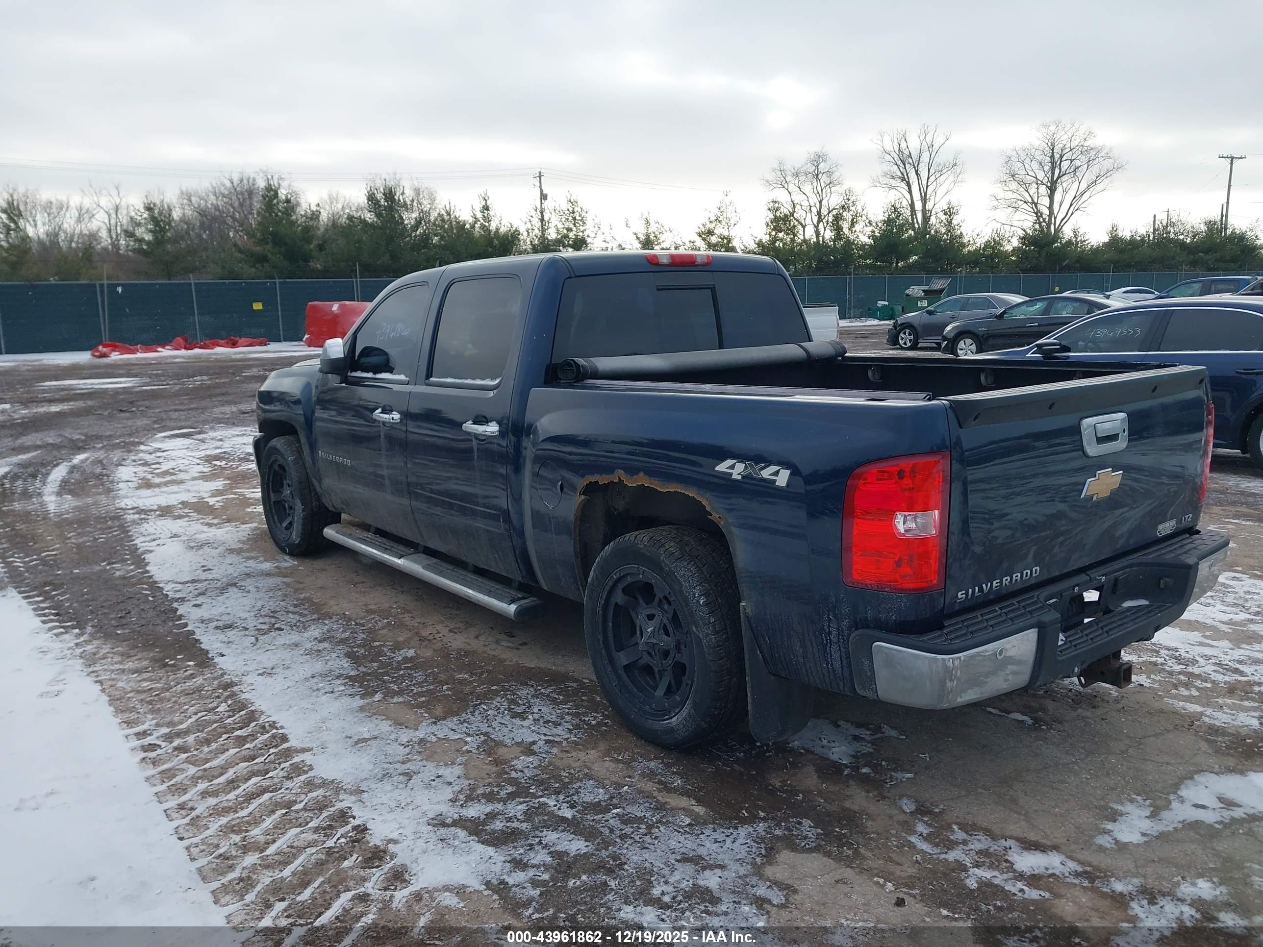 CHEVROLET SILVERADO image 3