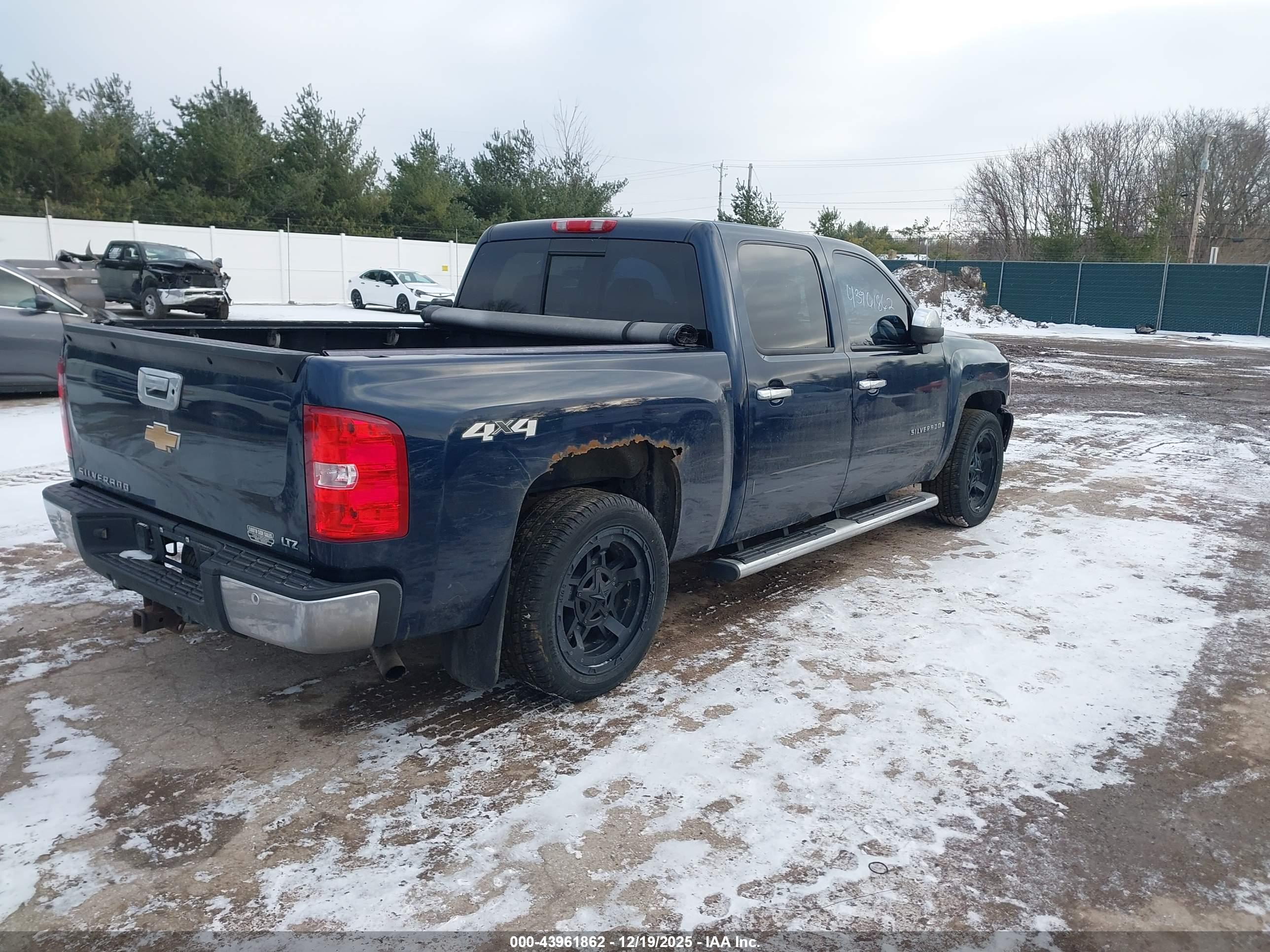 CHEVROLET SILVERADO image 4