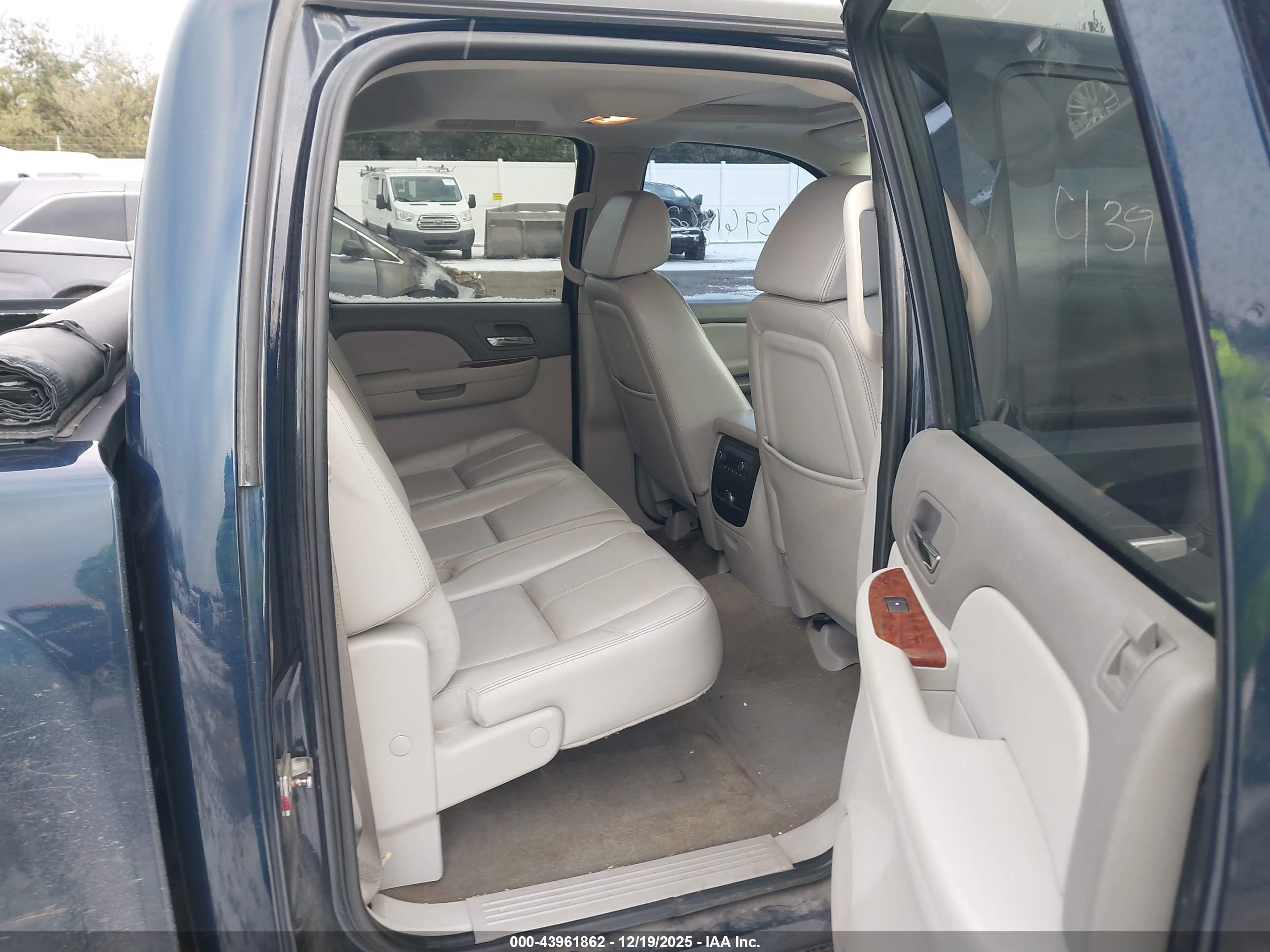 CHEVROLET SILVERADO image 8
