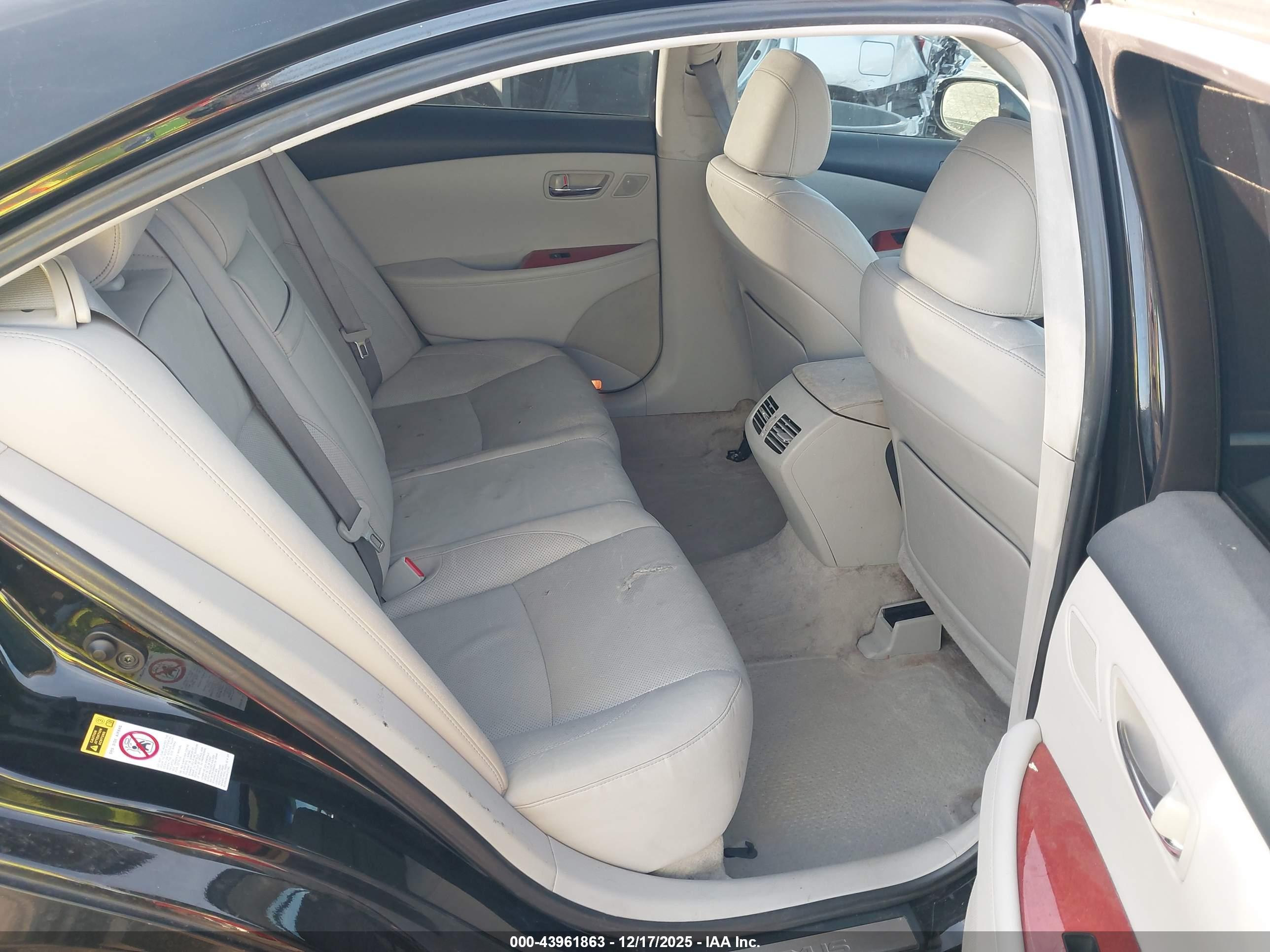 LEXUS ES image 8