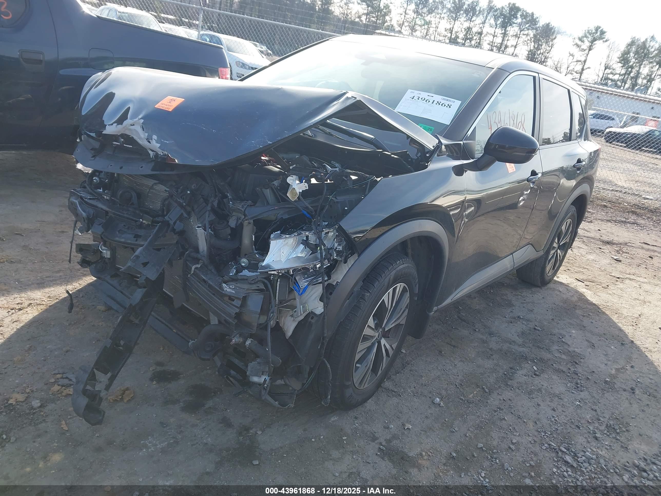 NISSAN ROGUE image 2