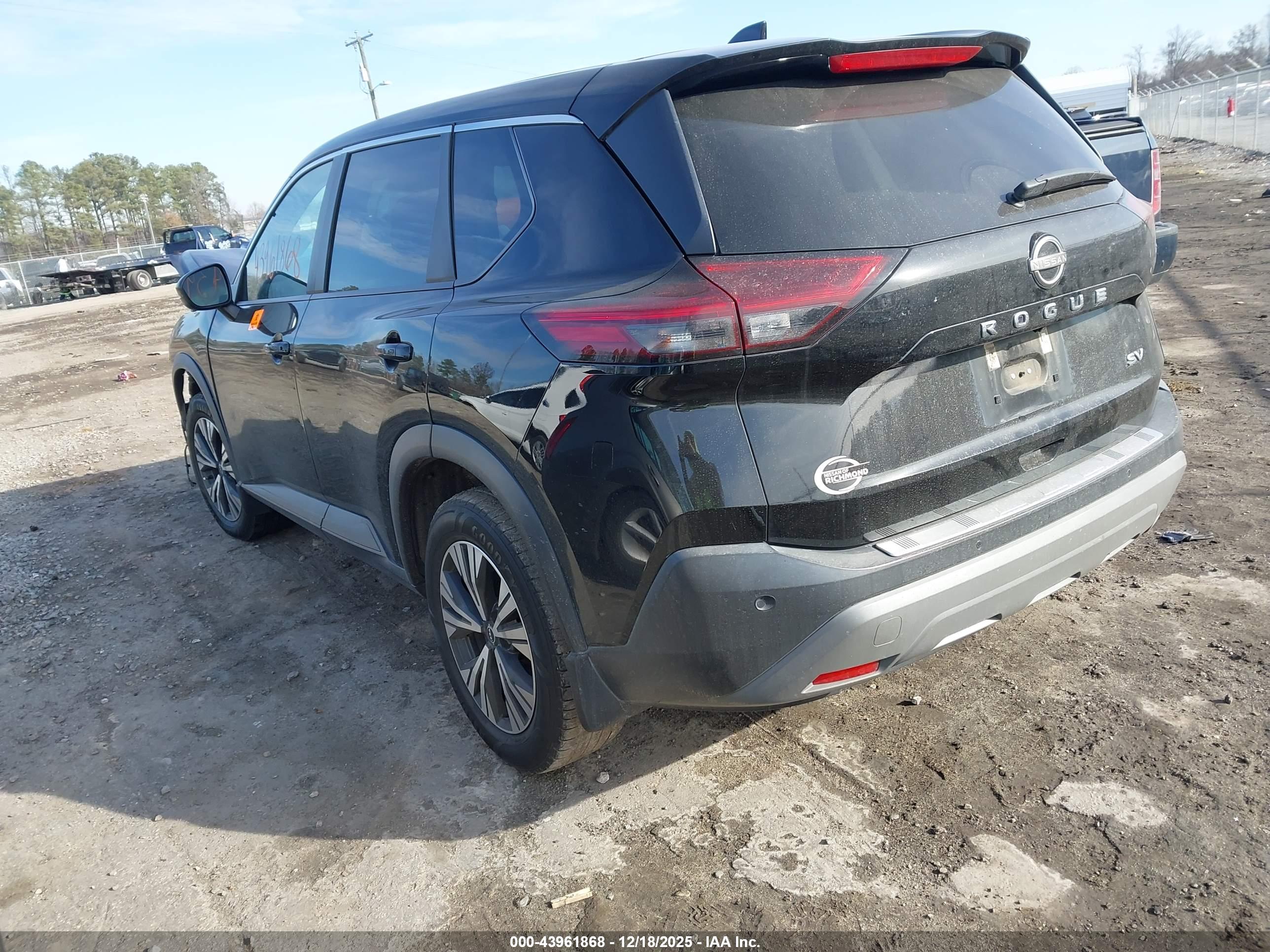 NISSAN ROGUE image 3