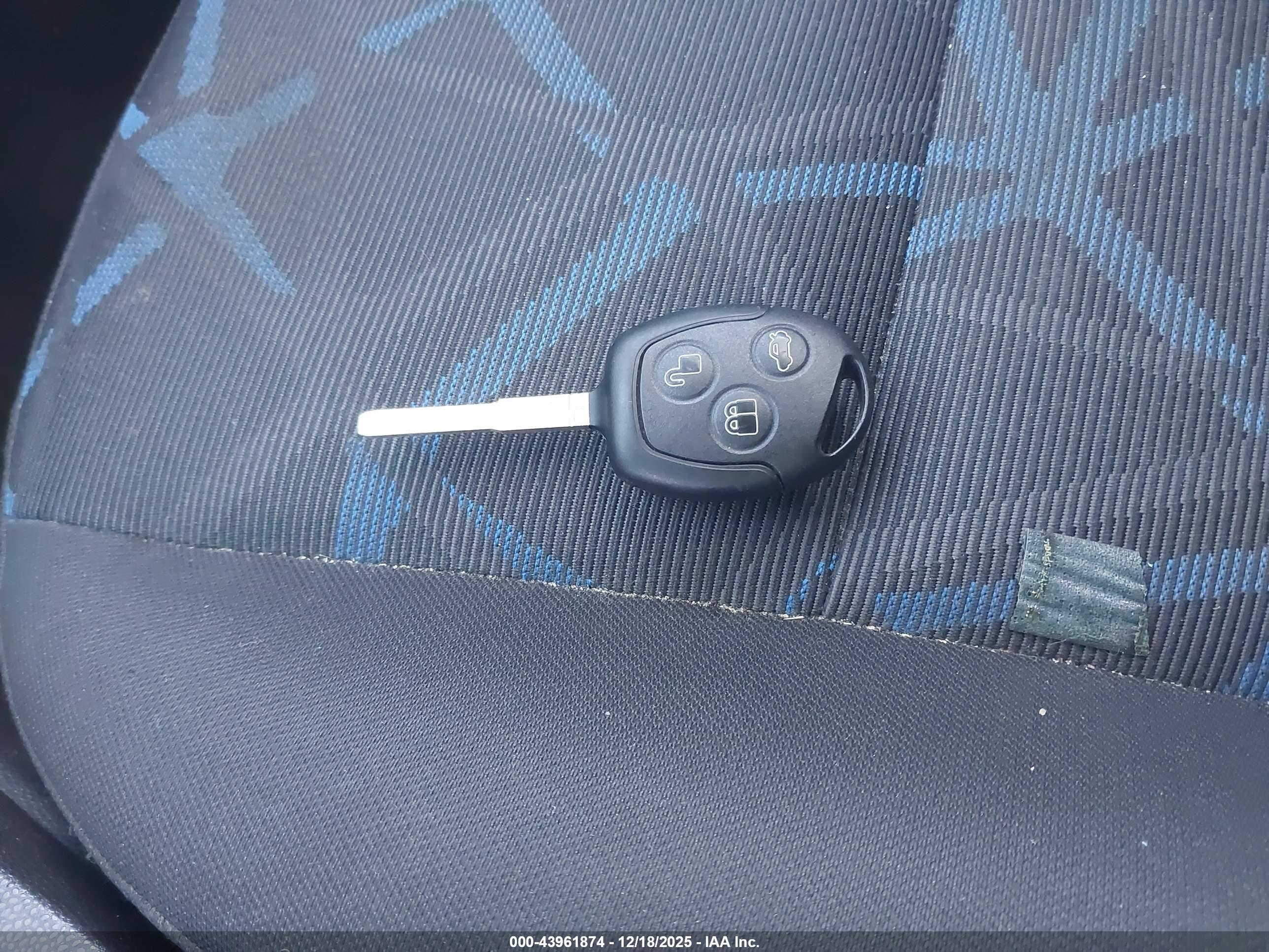FORD FIESTA image 11