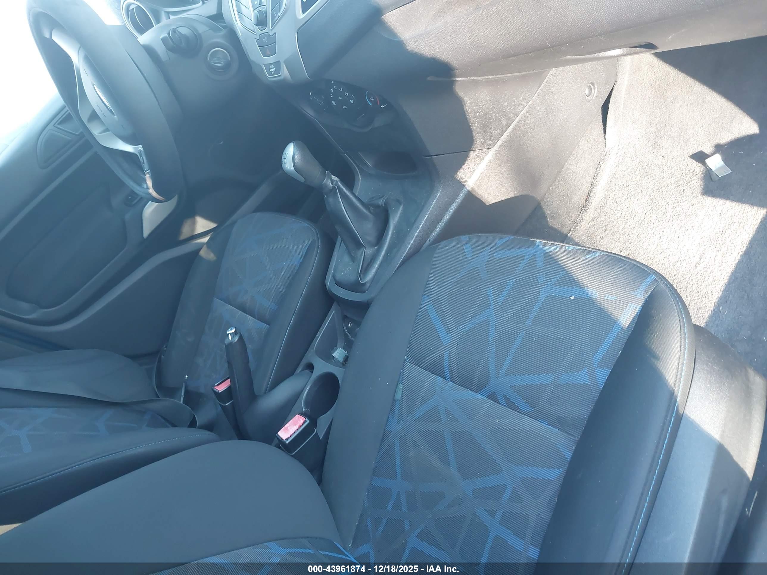 FORD FIESTA image 5