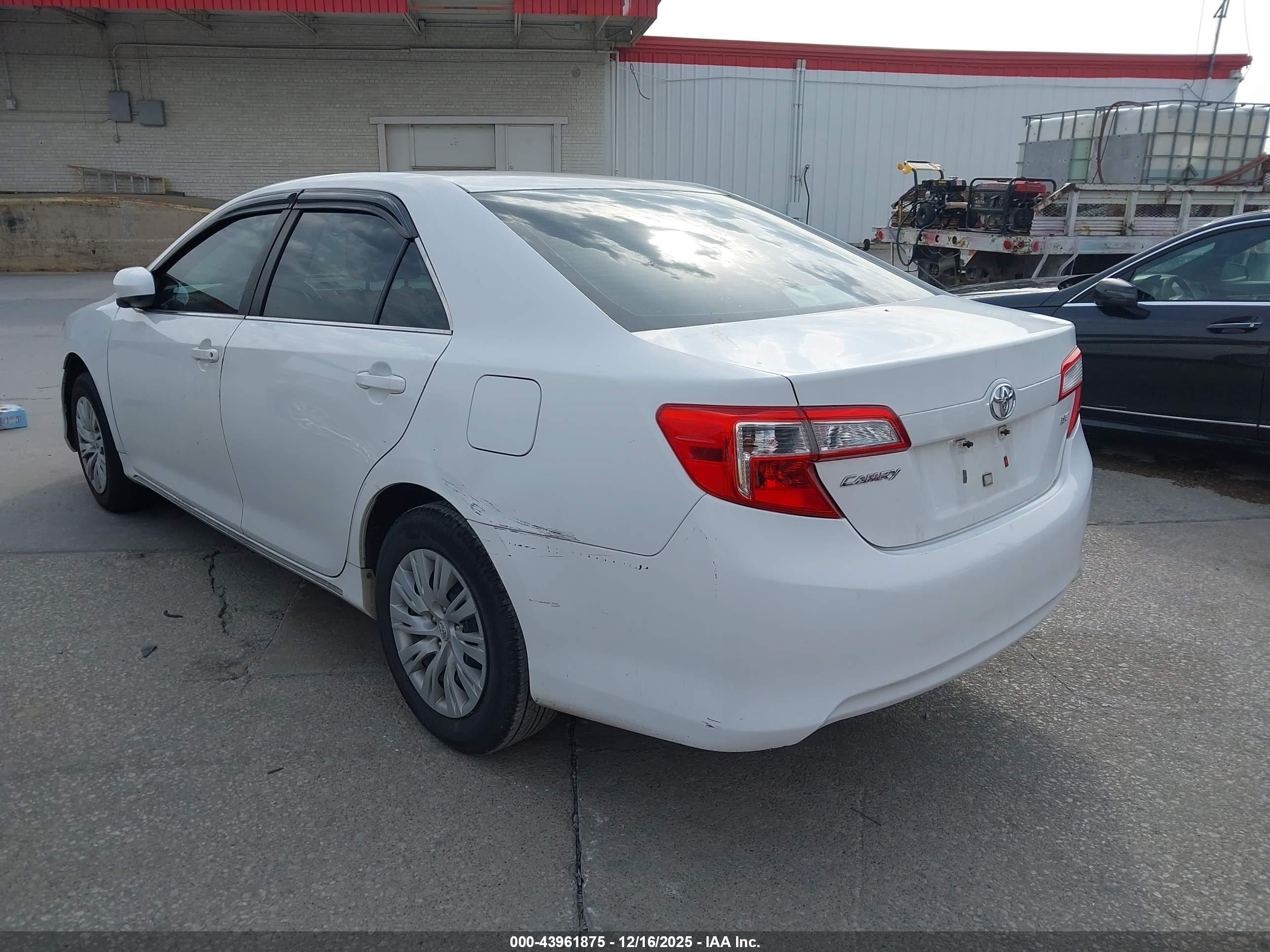 TOYOTA CAMRY image 3