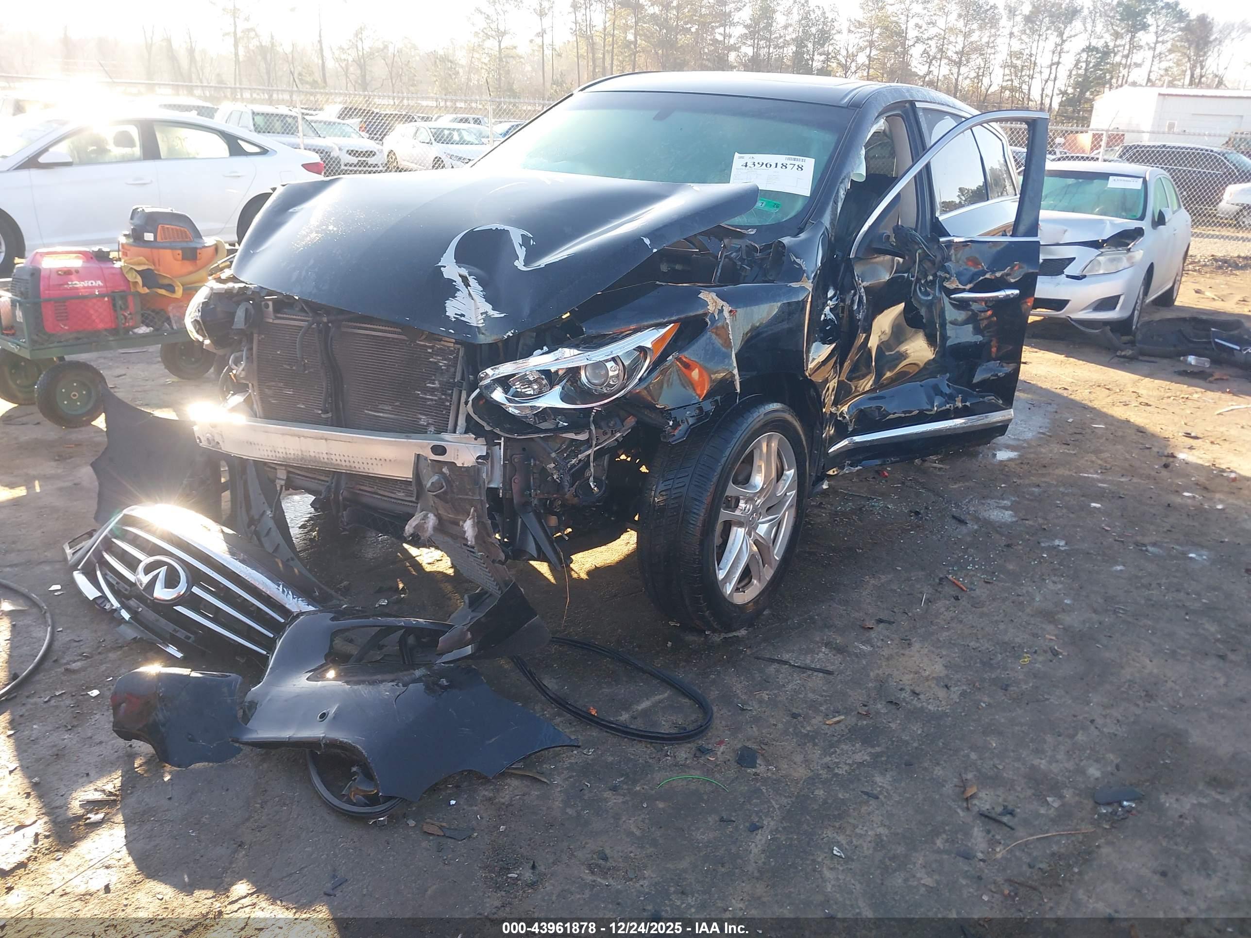 INFINITI JX35 image 2