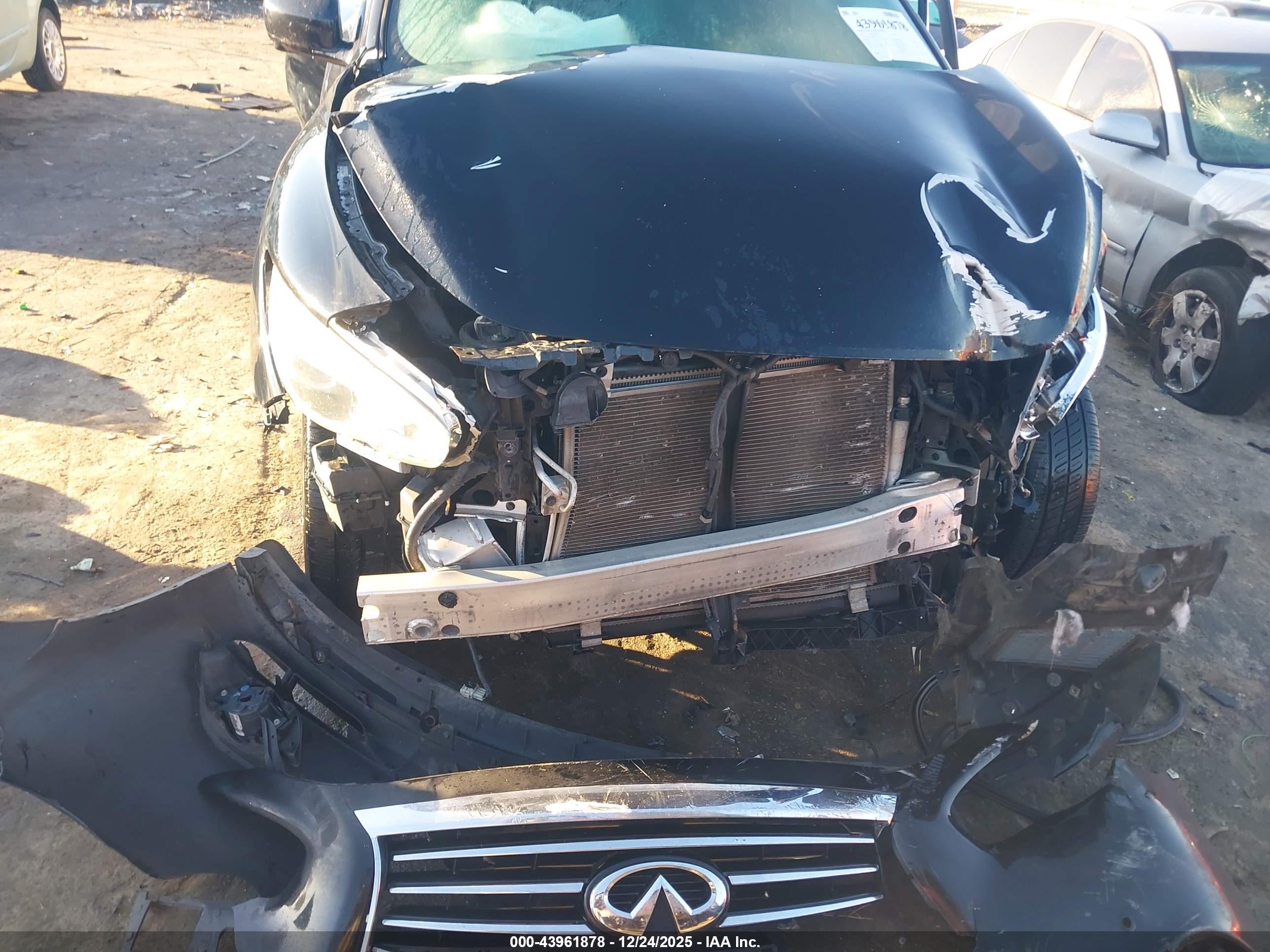 INFINITI JX35 image 6