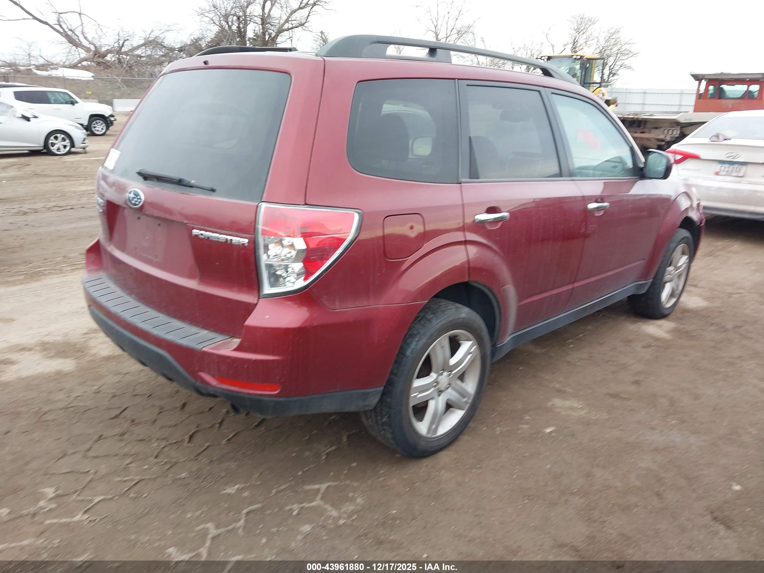 SUBARU FORESTER image 4