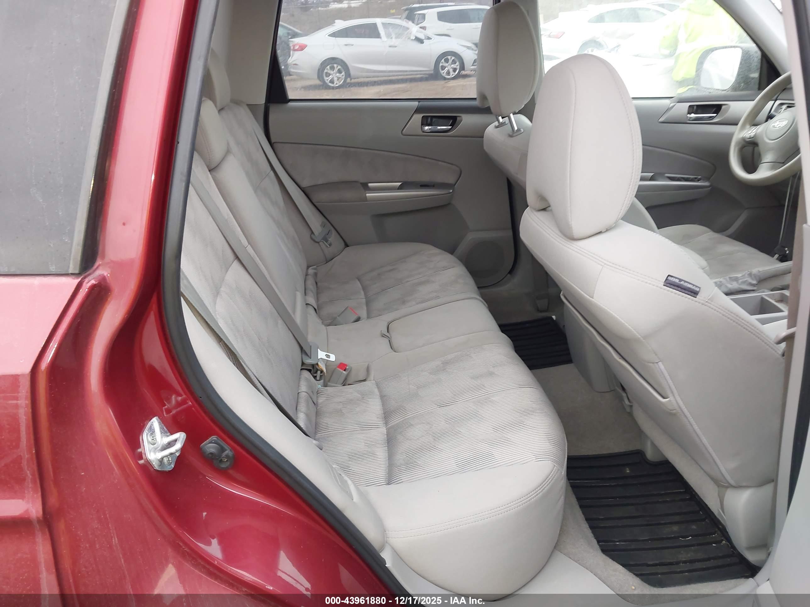 SUBARU FORESTER image 8
