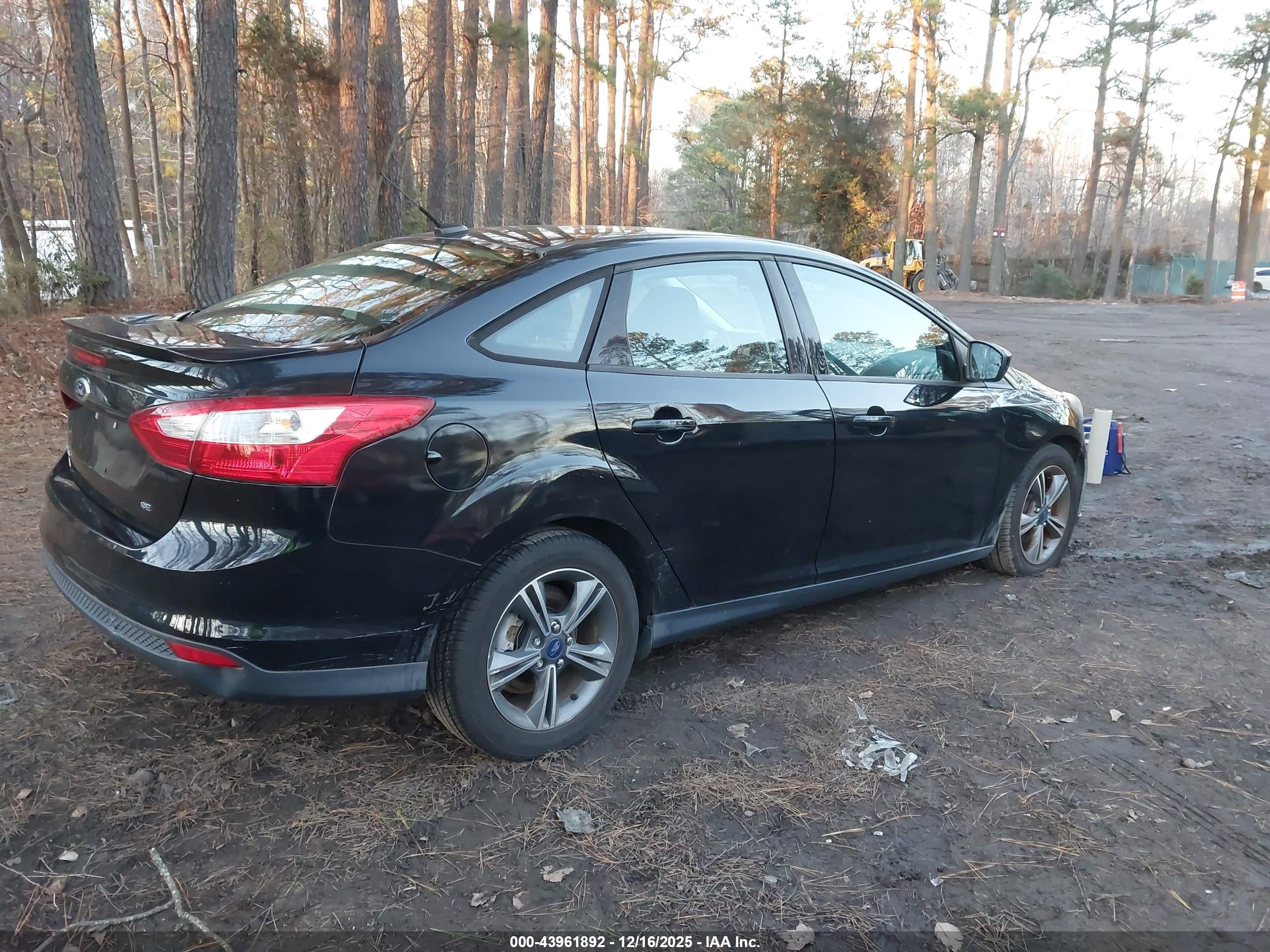 FORD FOCUS image 4
