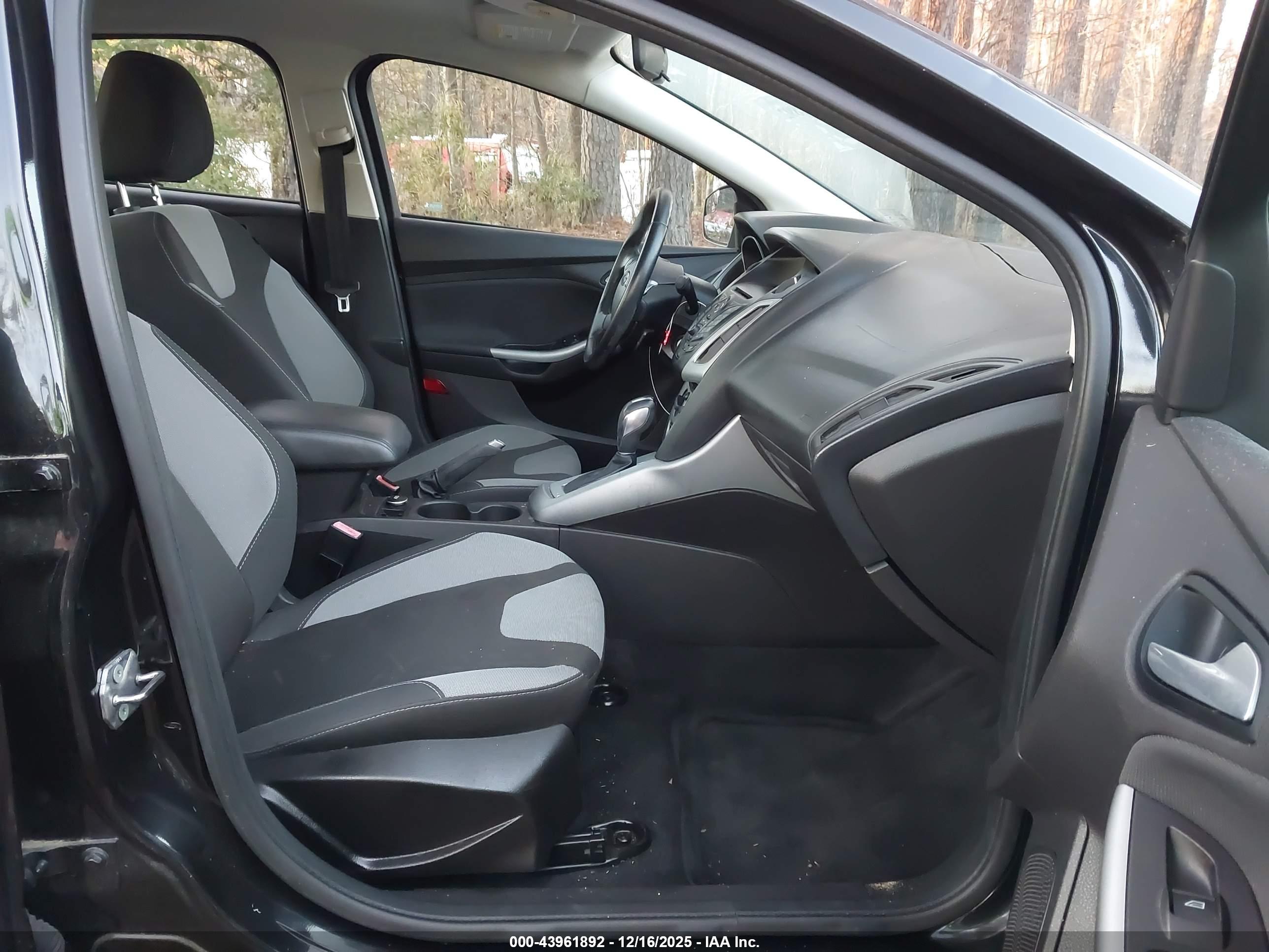 FORD FOCUS image 5