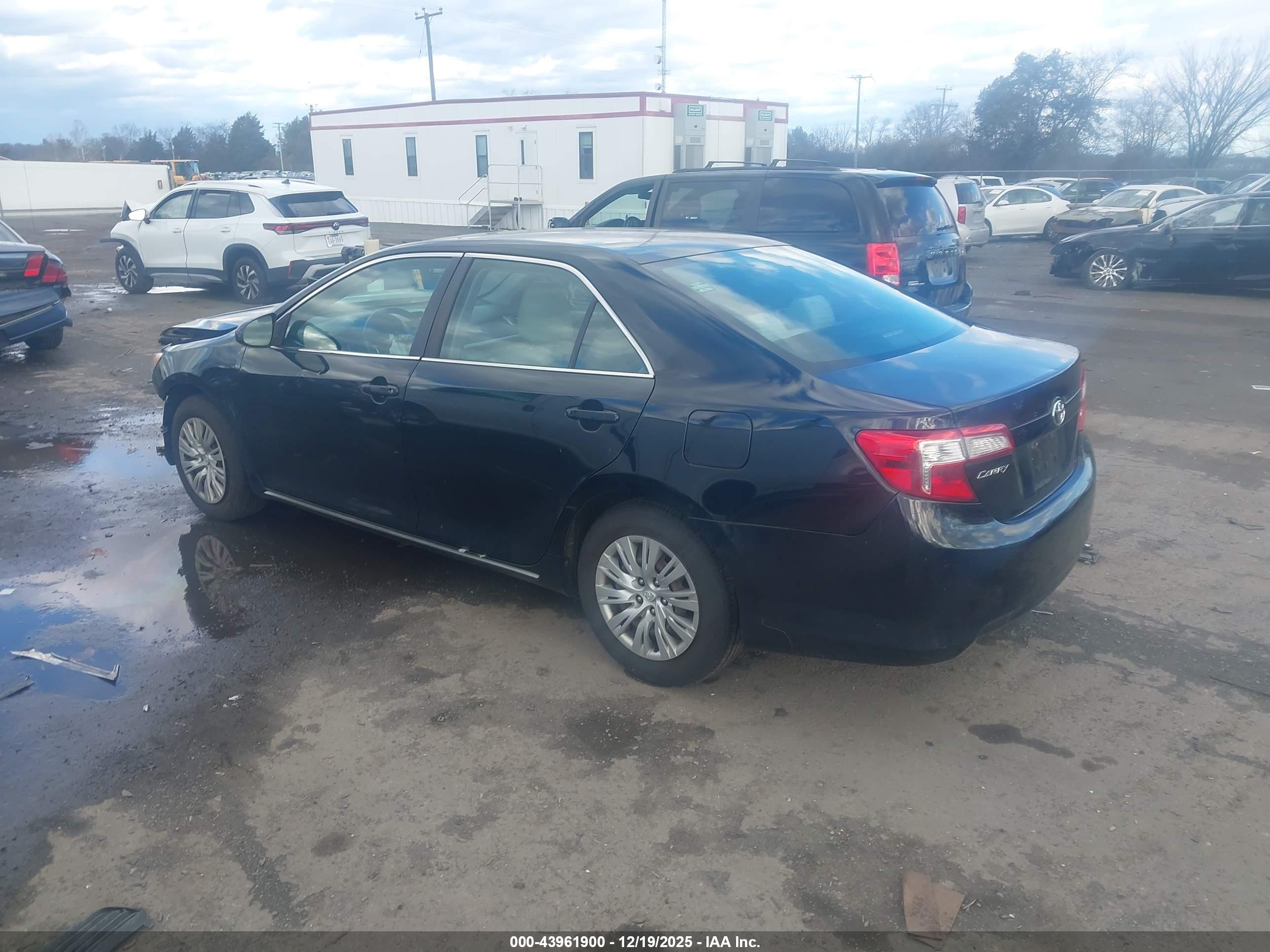 TOYOTA CAMRY image 3