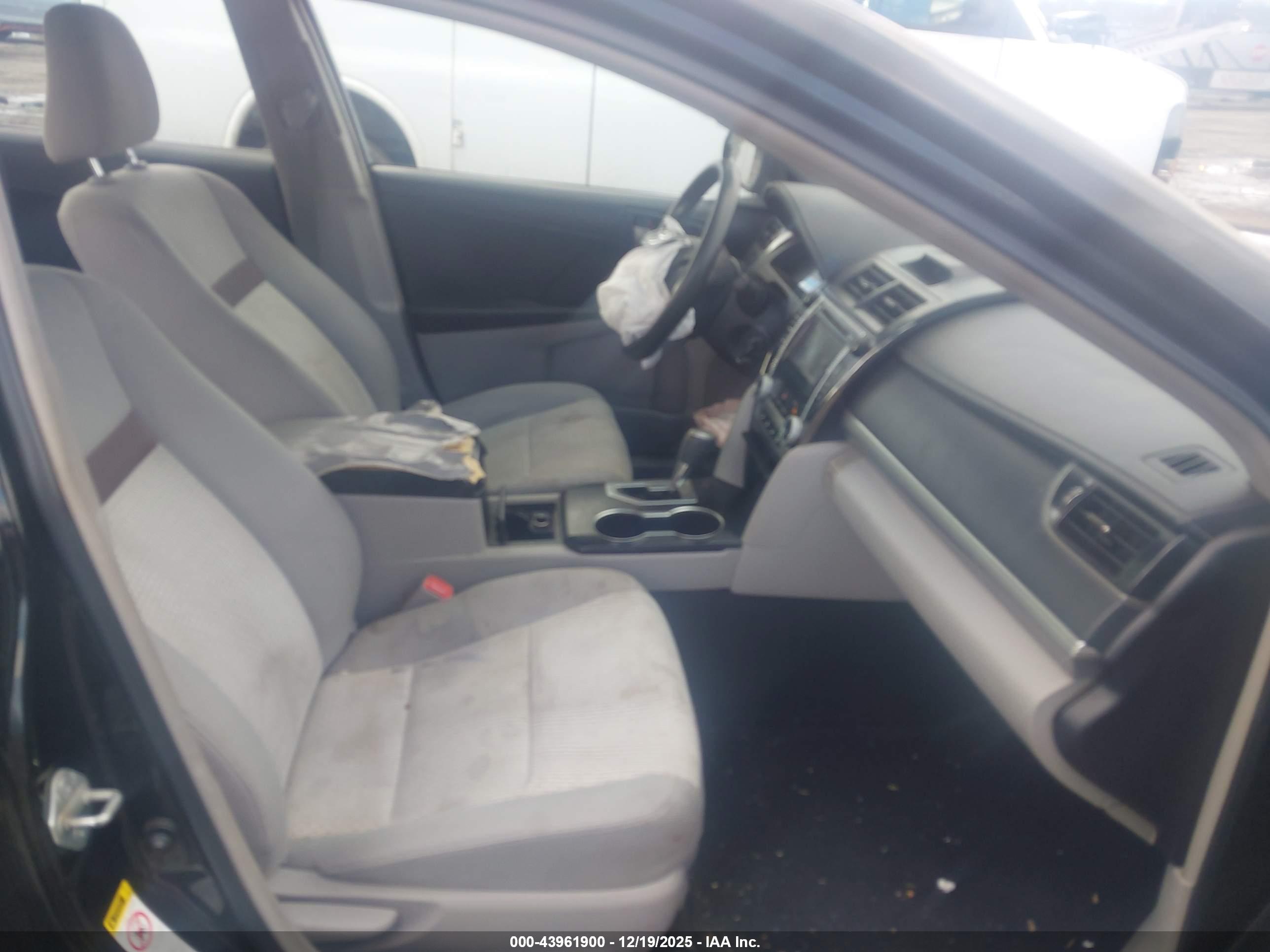 TOYOTA CAMRY image 5